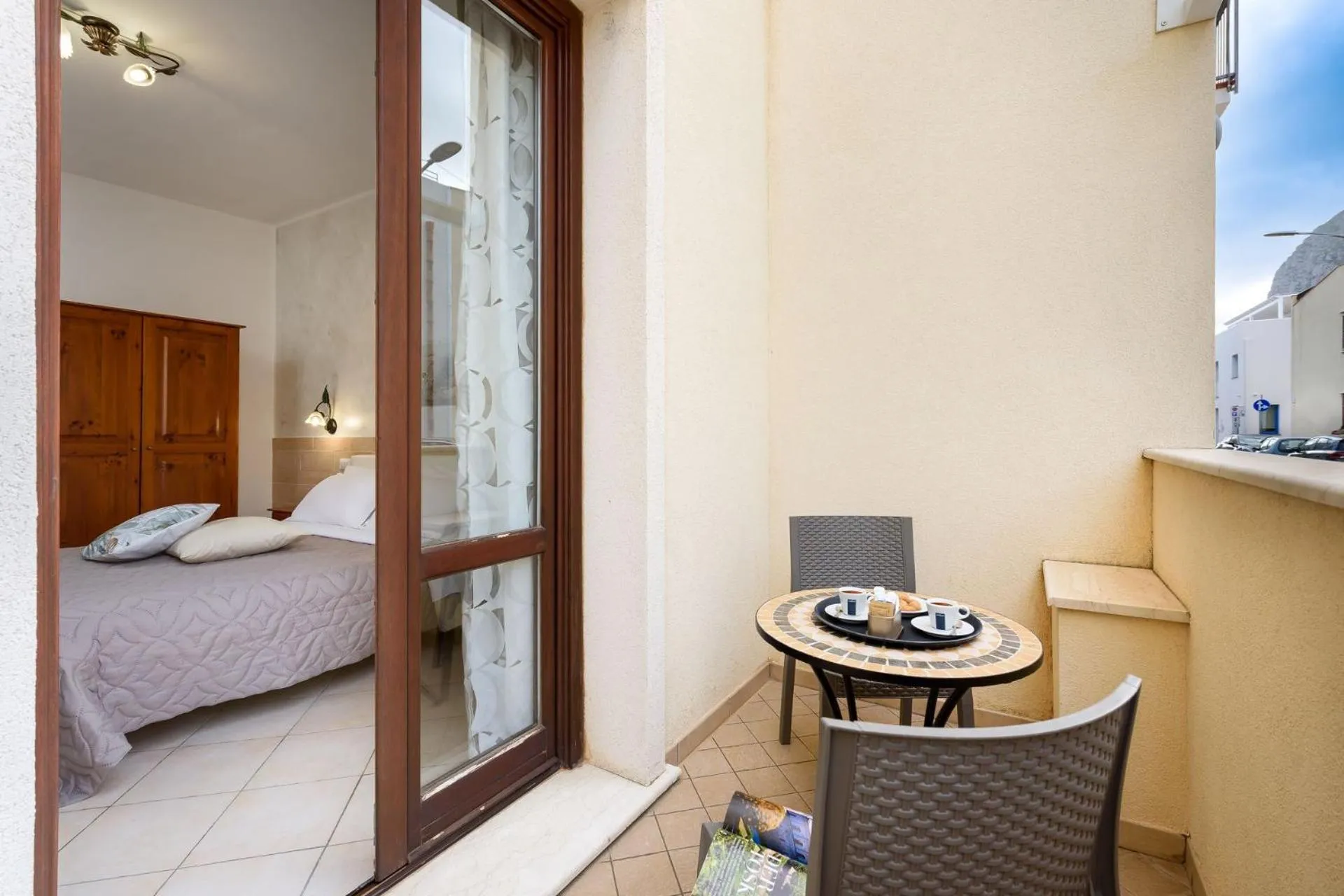 Balcony/Terrace, Bed in Hotel La Darsena