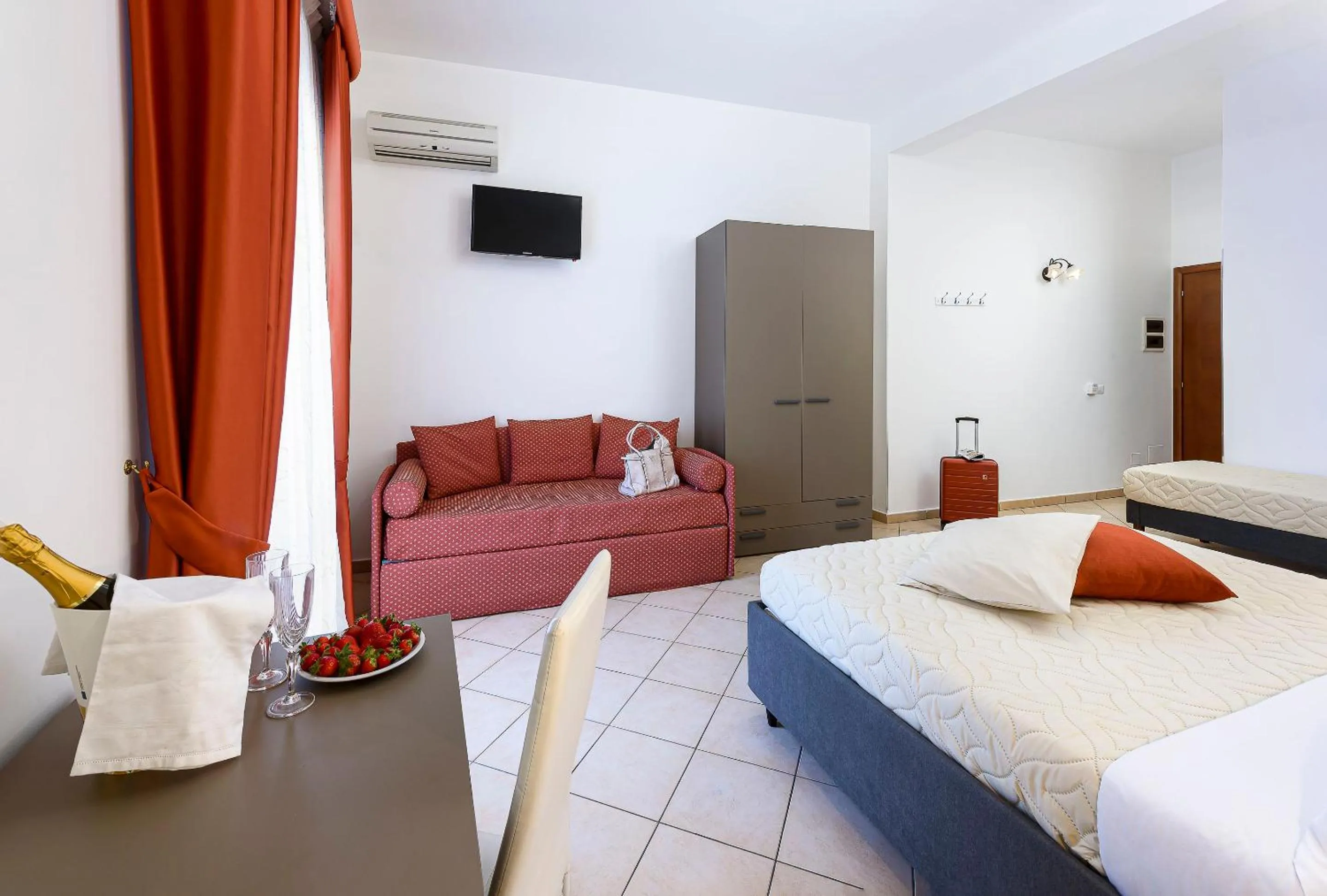 Photo of the whole room, Bed in Hotel La Darsena