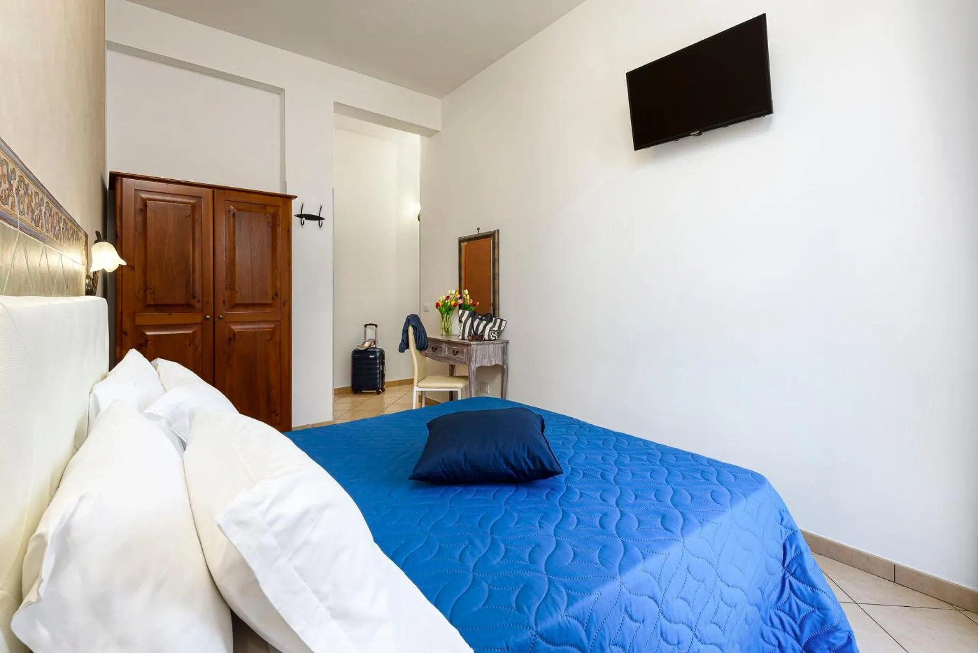 Photo of the whole room, Bed in Hotel La Darsena