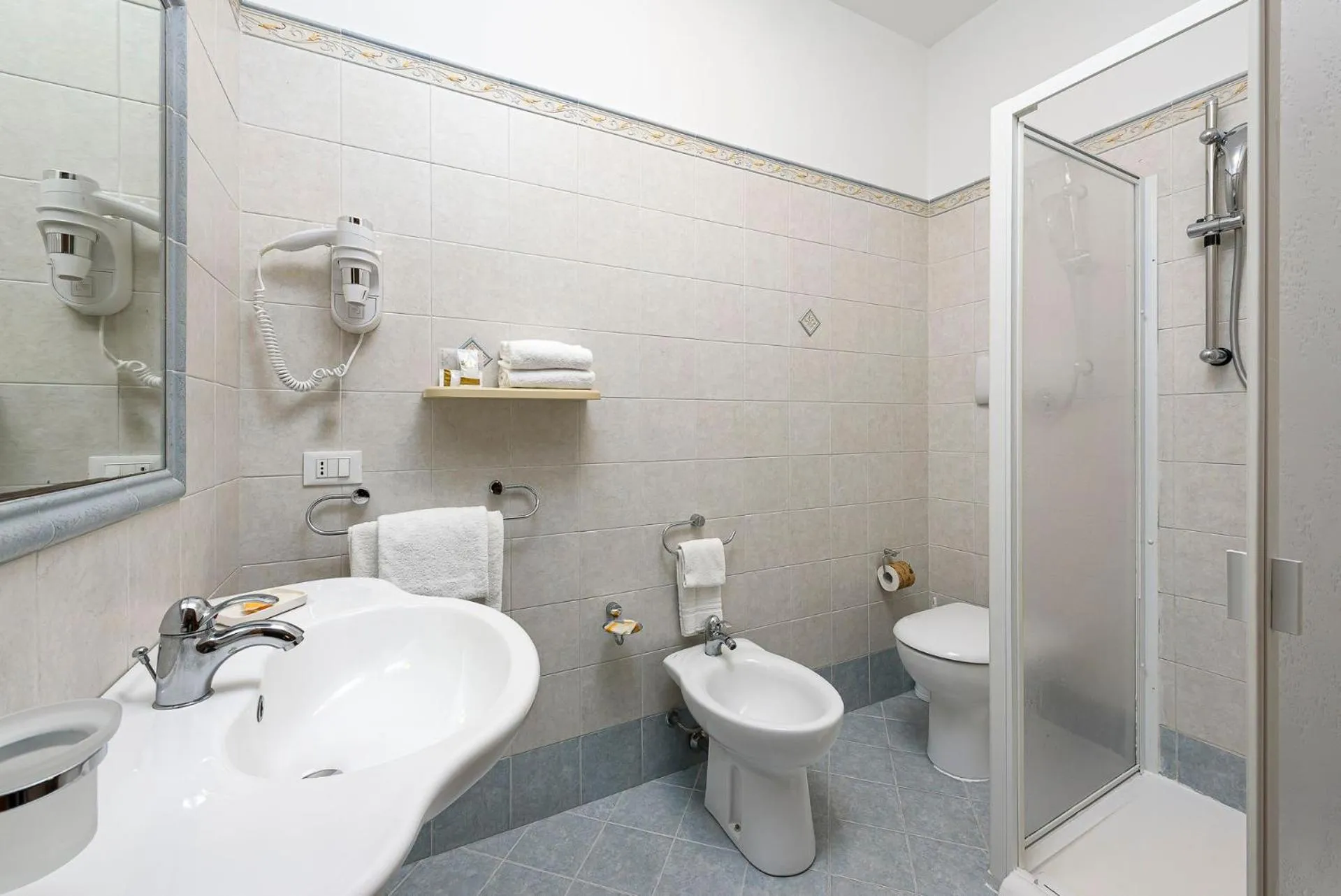 Bathroom in Hotel La Darsena