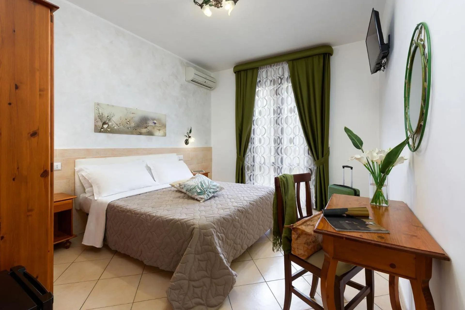 Photo of the whole room, Bed in Hotel La Darsena