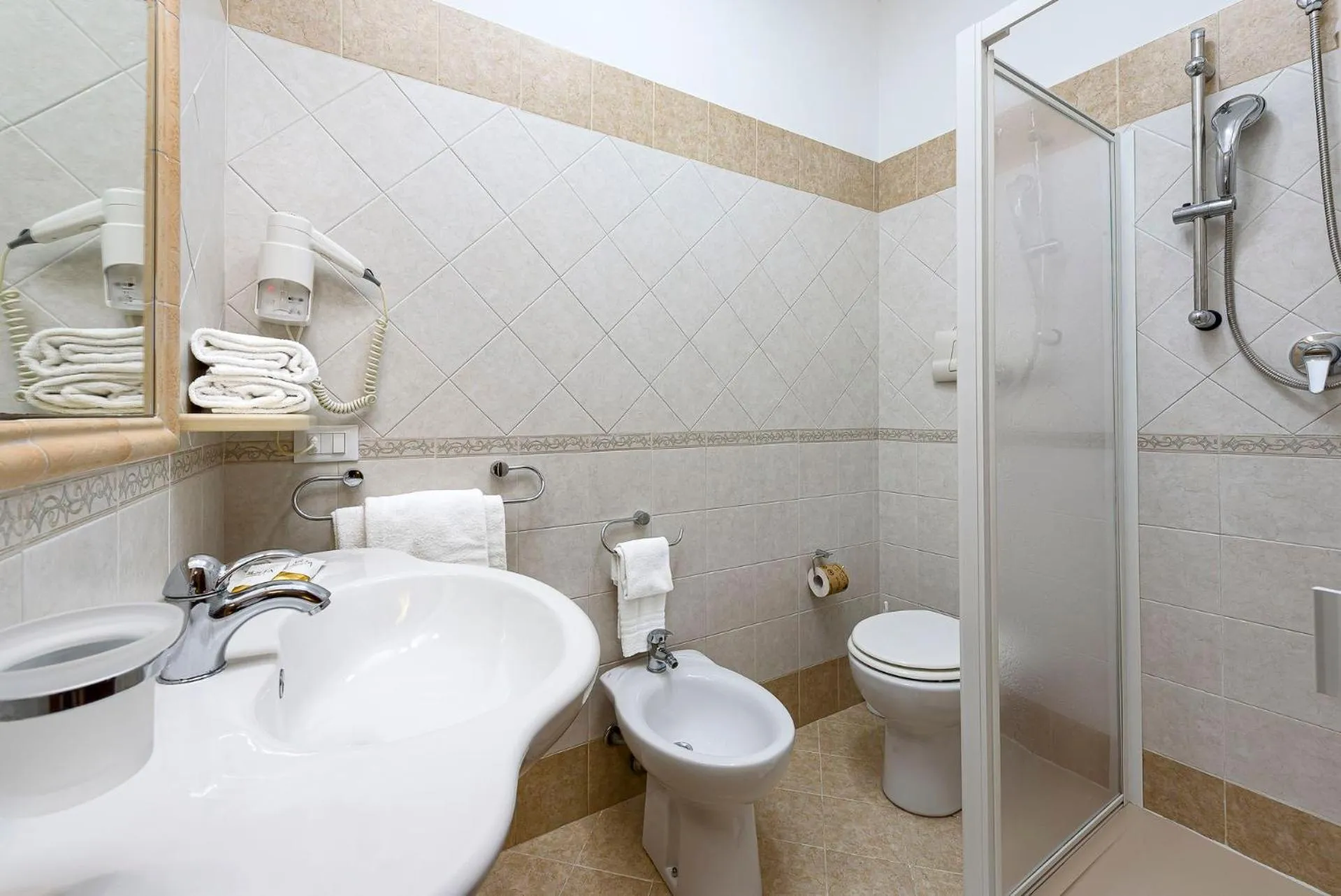 Bathroom in Hotel La Darsena