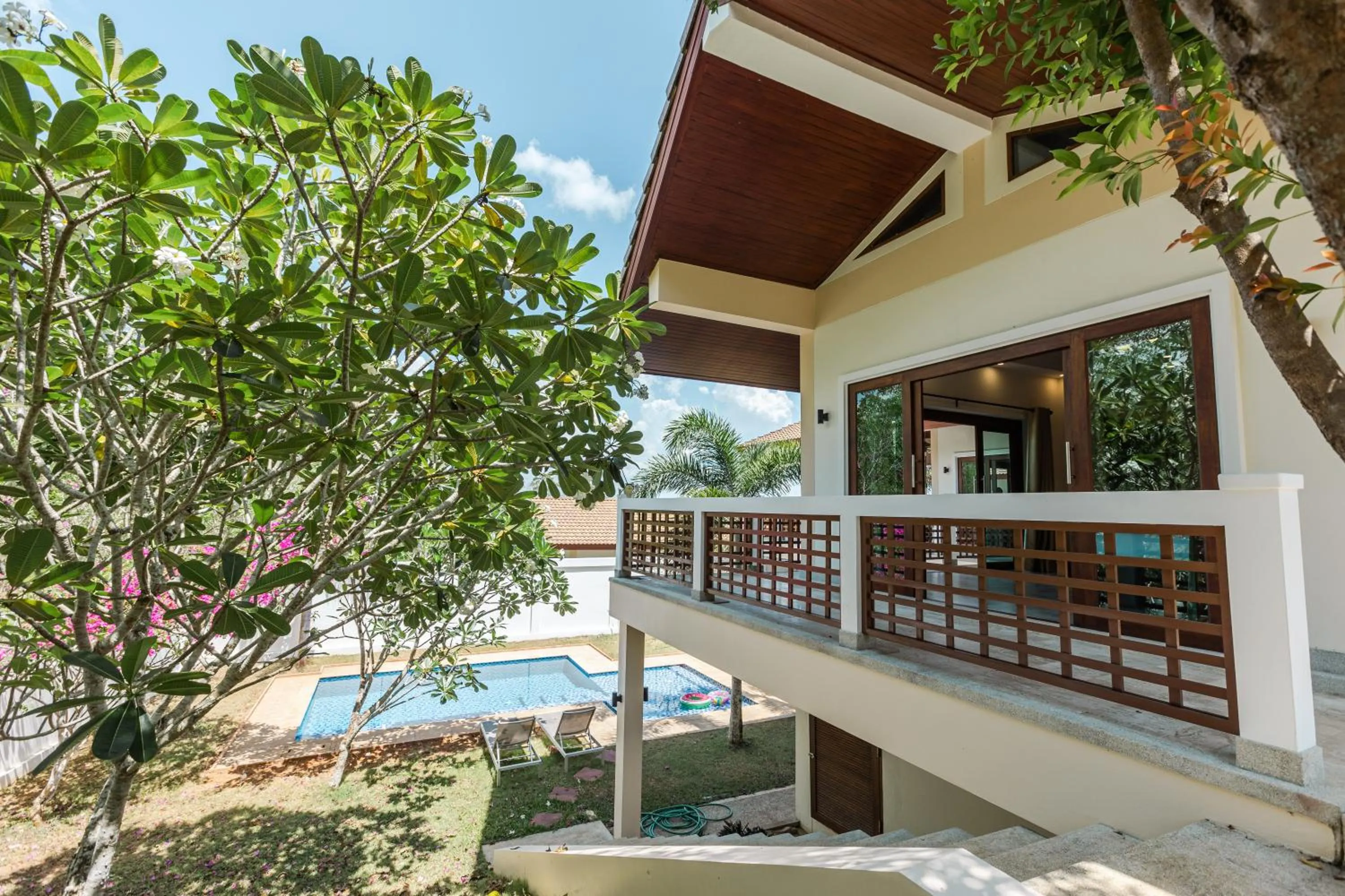 Property building in Cliff Haven Villa Krabi
