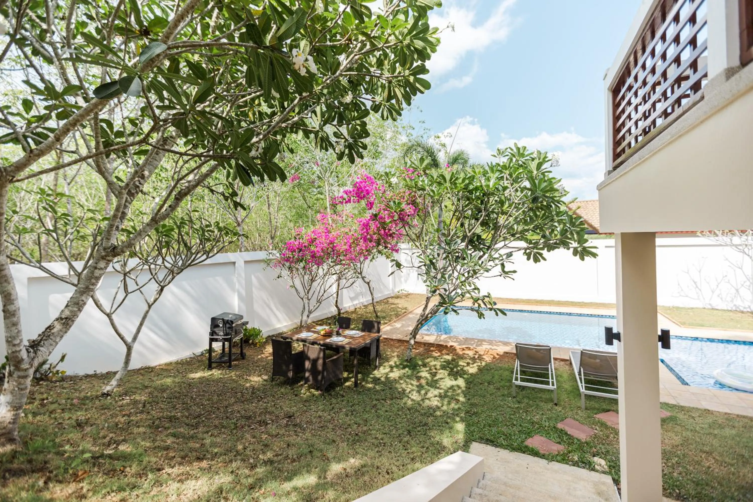 Seating area in Cliff Haven Villa Krabi