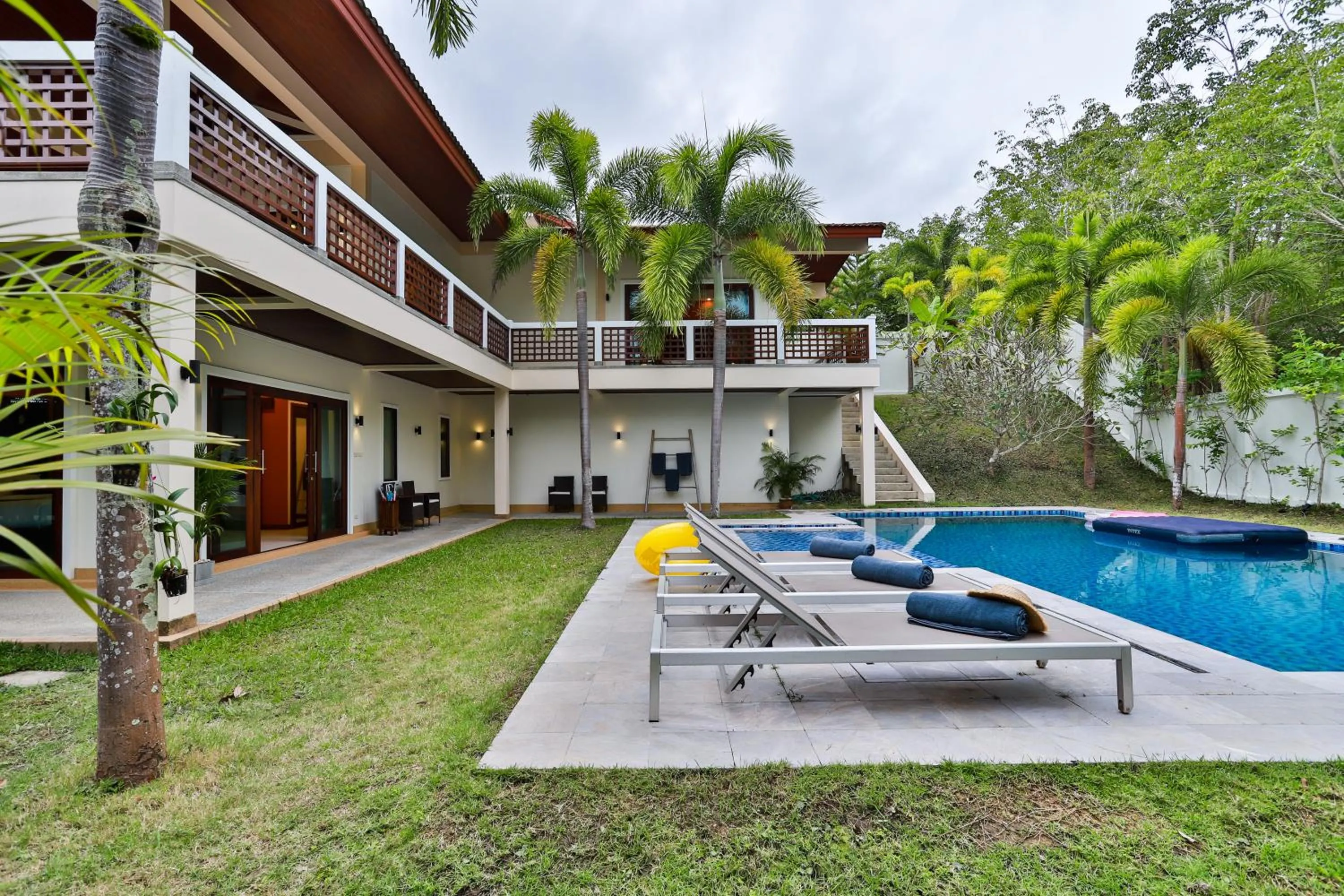 Property building in Cliff Haven Villa Krabi