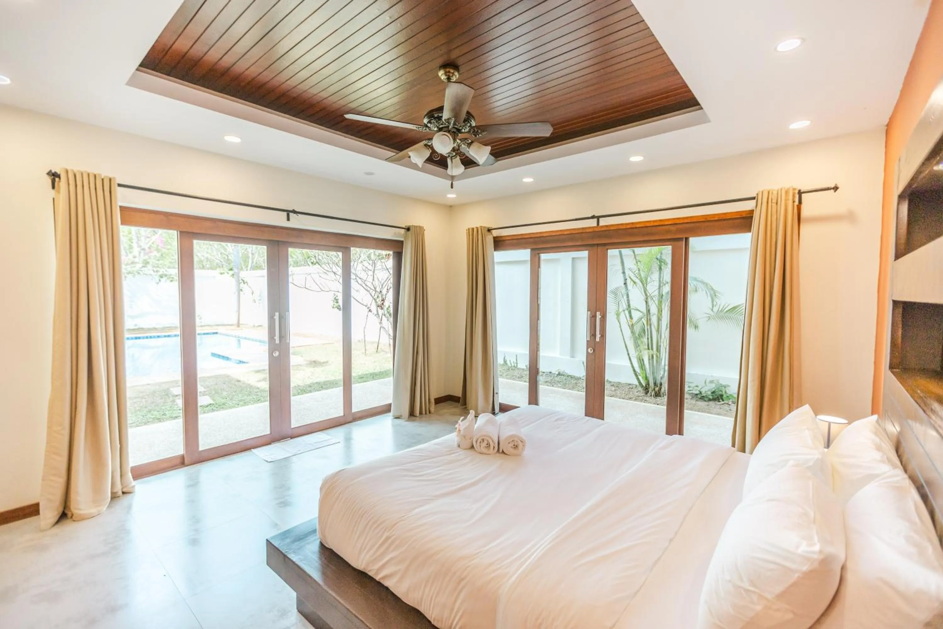 Bed in Cliff Haven Villa Krabi