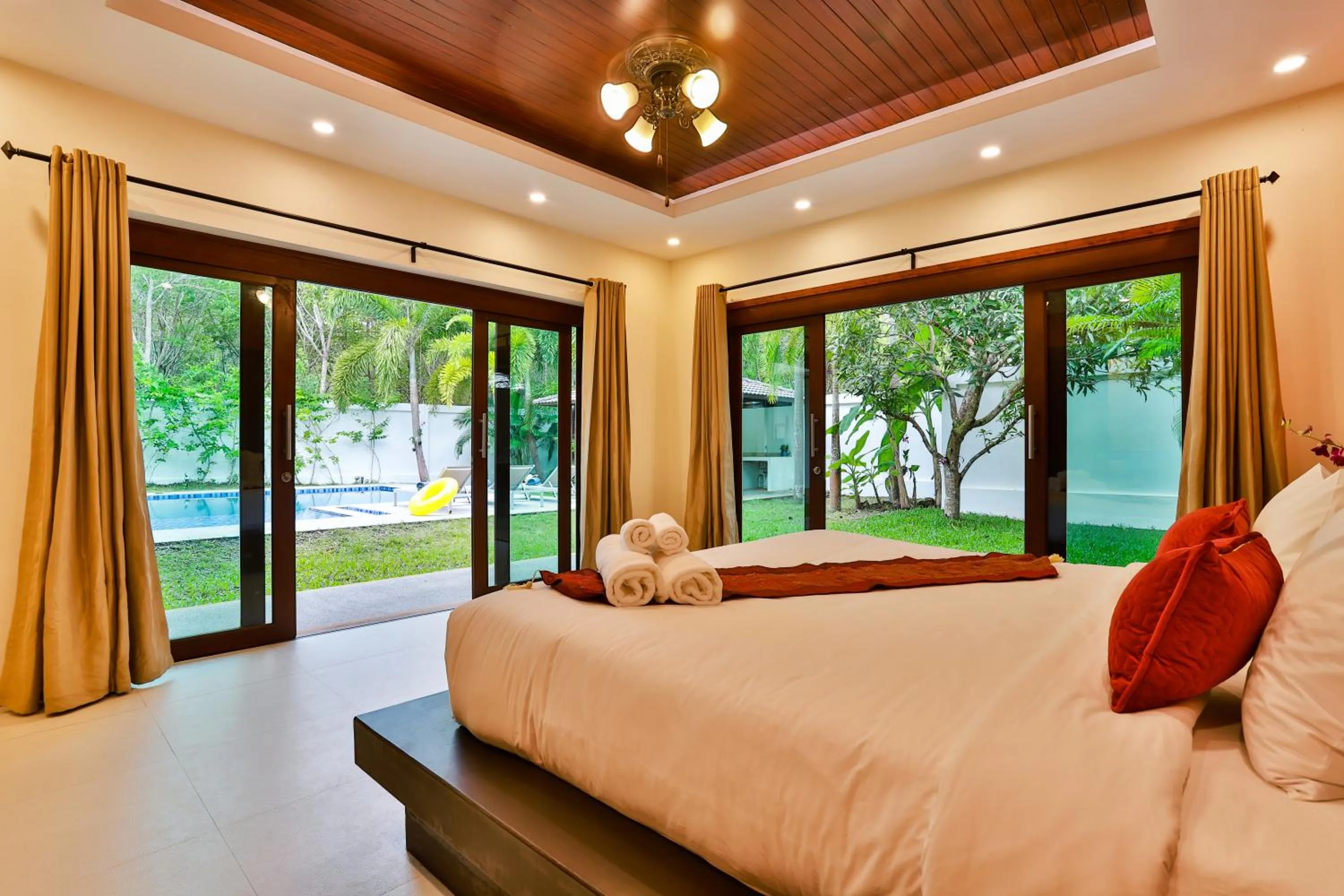 Bed in Cliff Haven Villa Krabi