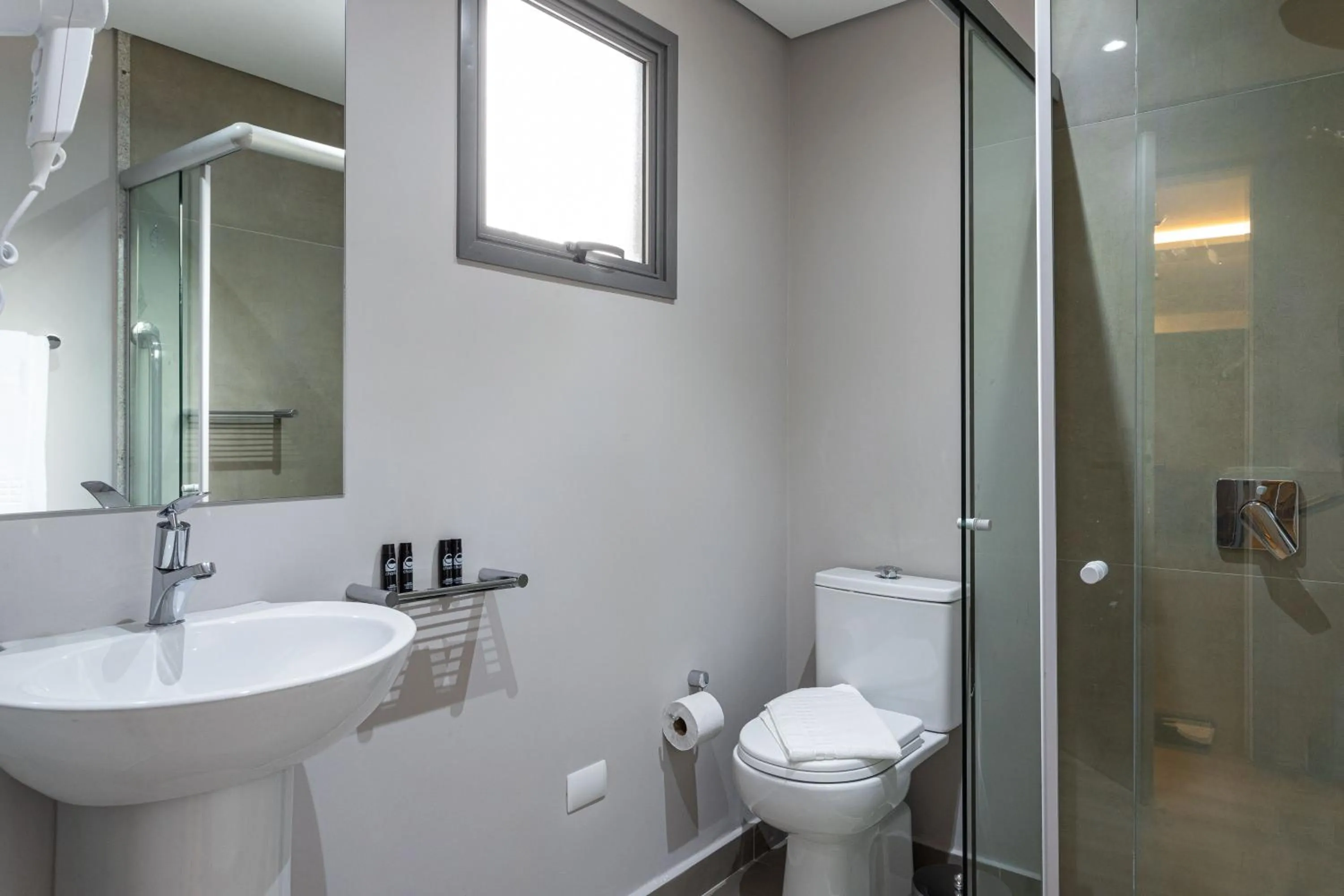 Shower in Charlie Haddock Jardim Paulista