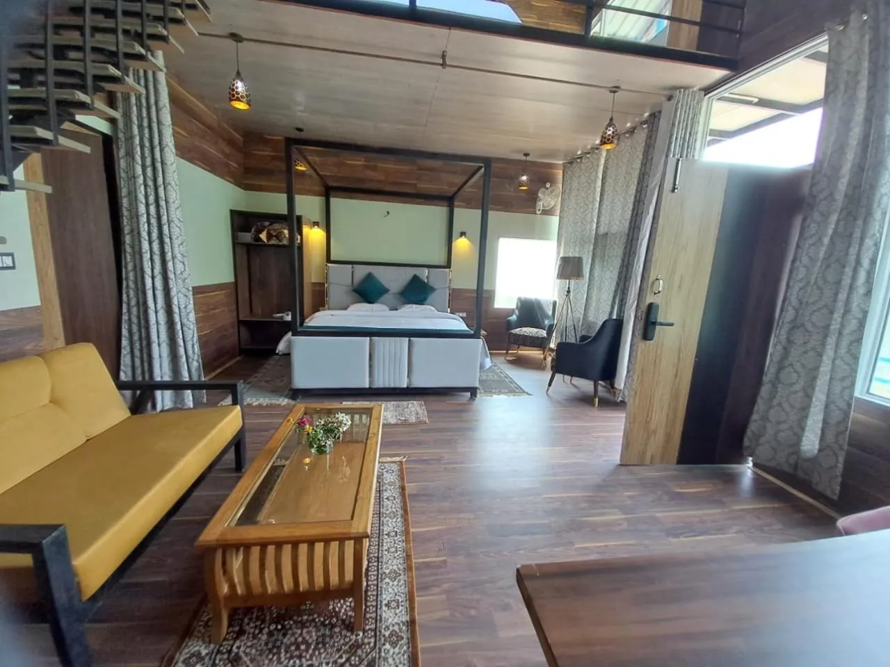 Photo of the whole room in PINE CROFT AROMA