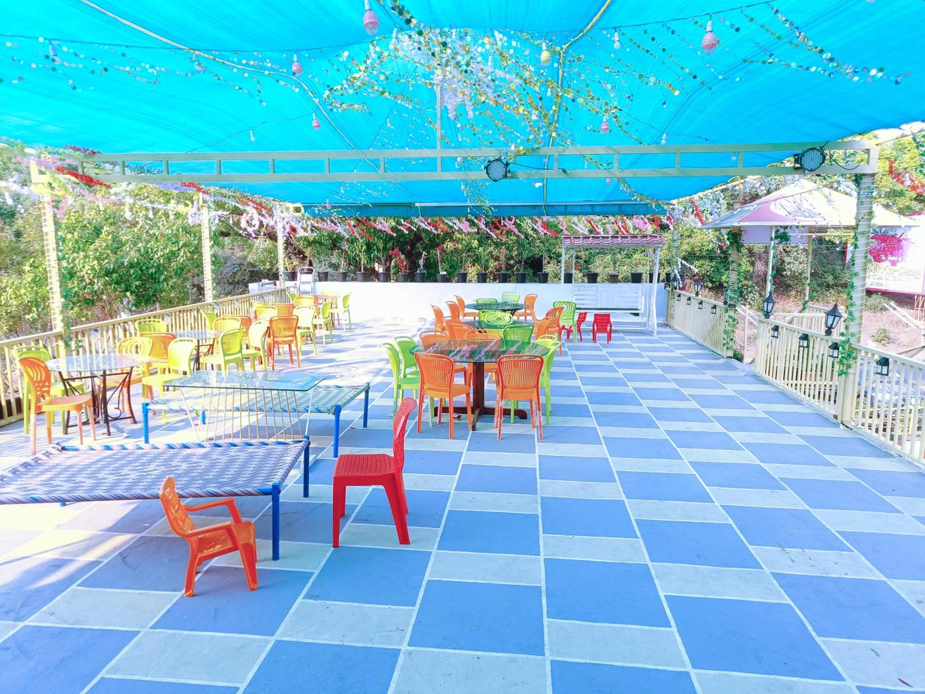 Restaurant/places to eat in Saanjh Riverside Resort