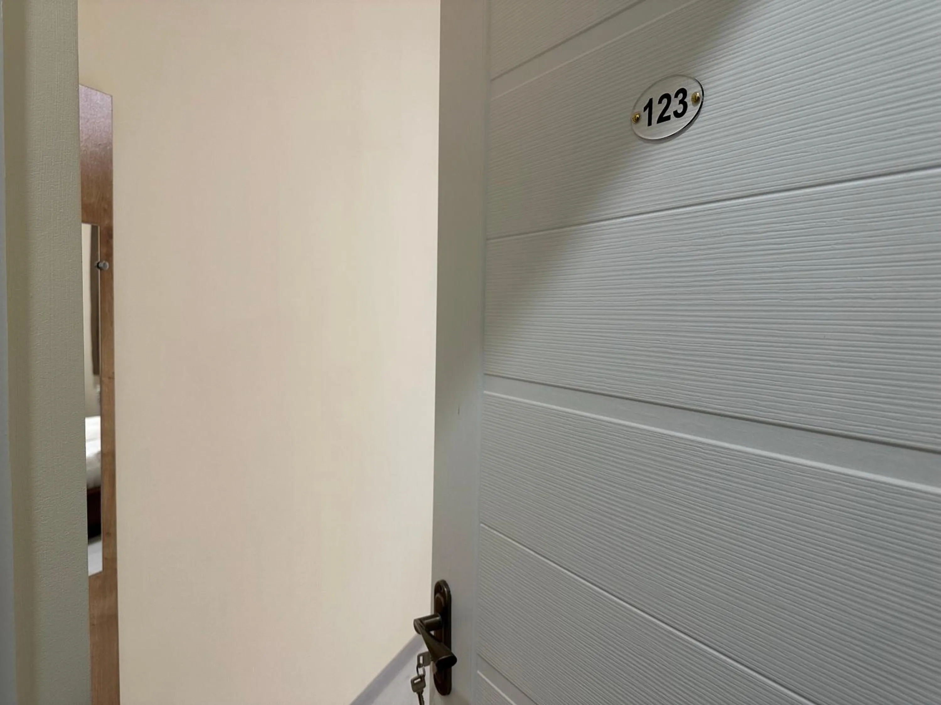 Logo/Certificate/Sign in Hotel X