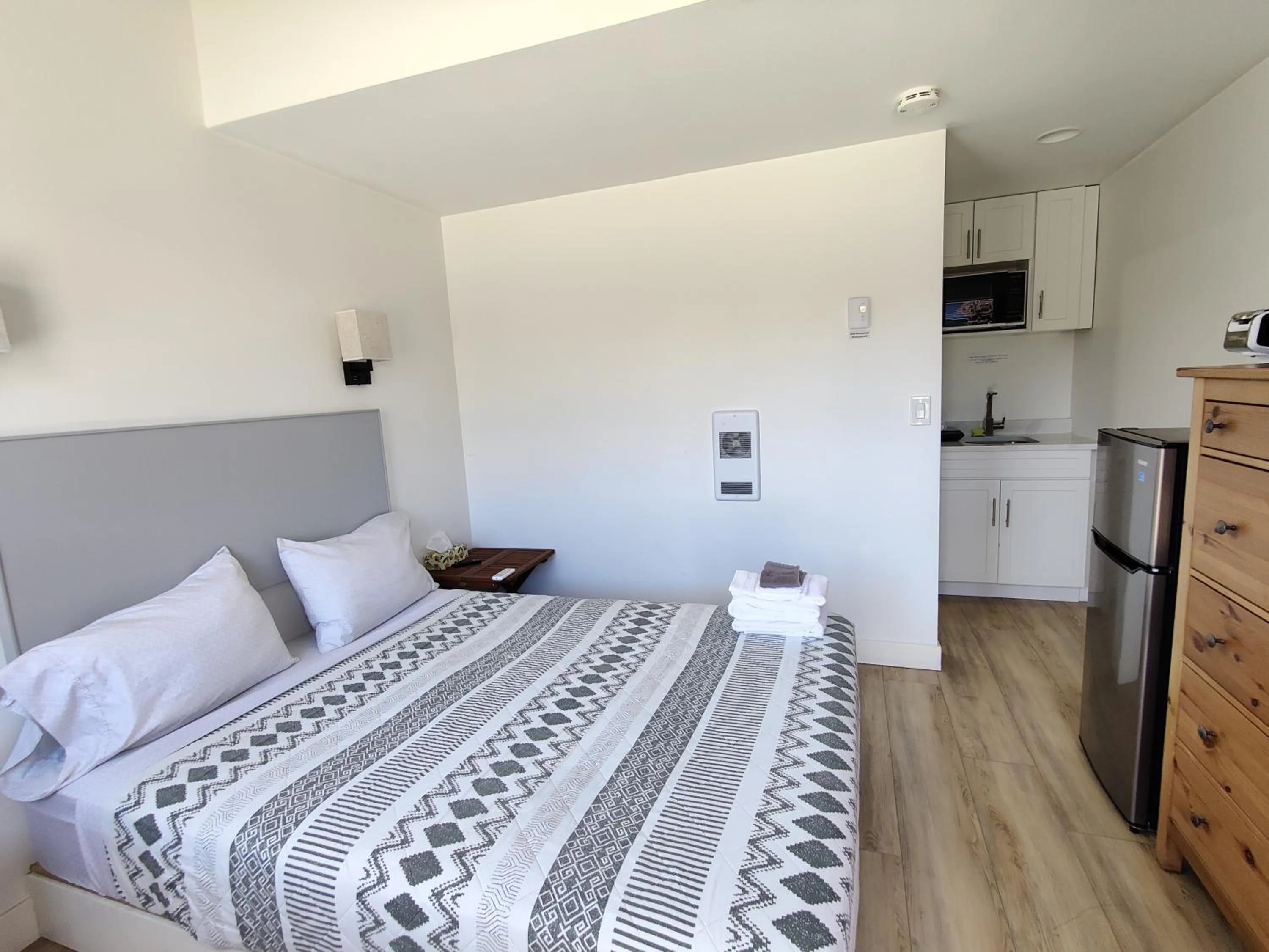 Bedroom, Bed in Destination Inn Cache Creek