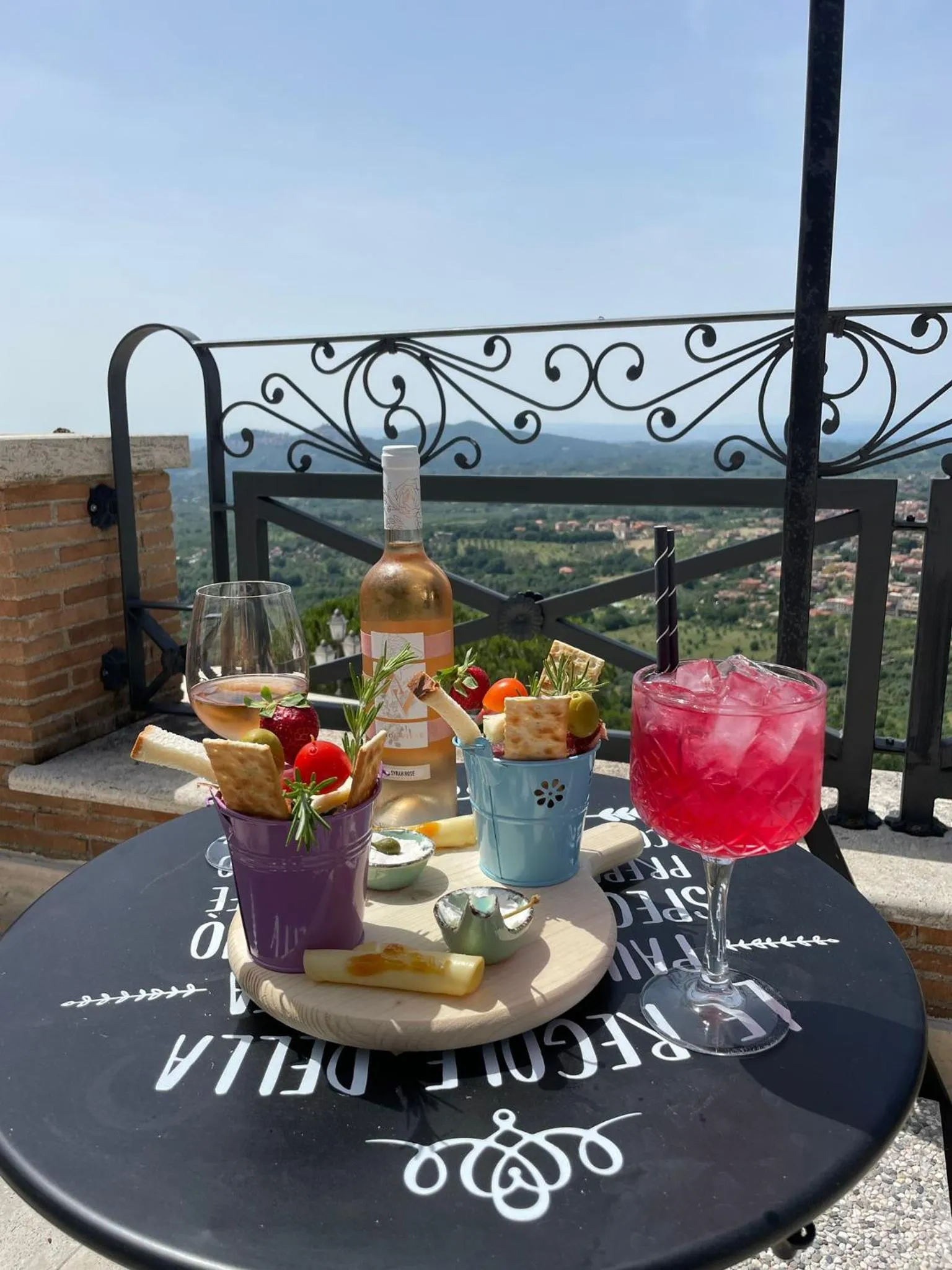 Food and drinks in The Life