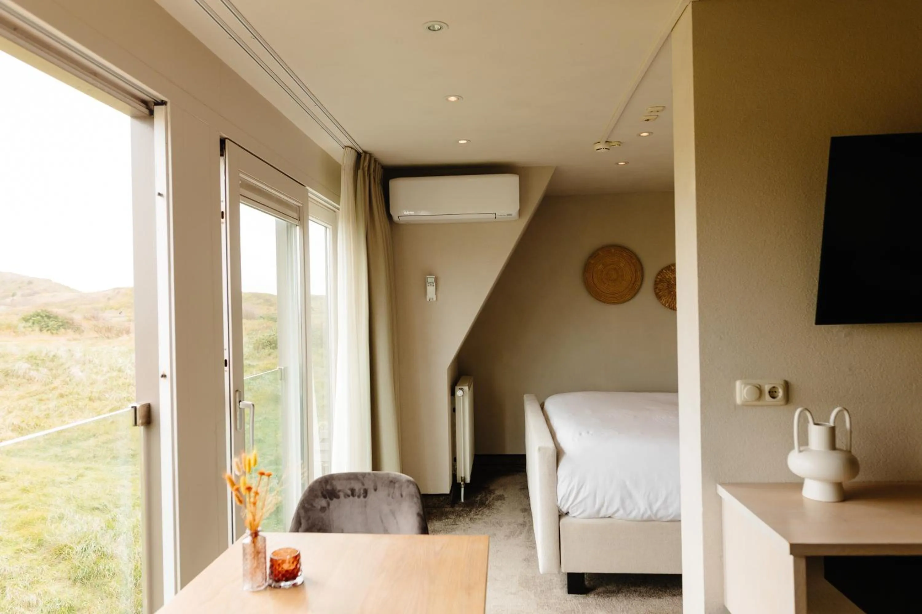 View (from property/room), Bed in Strandhotel Camperduin