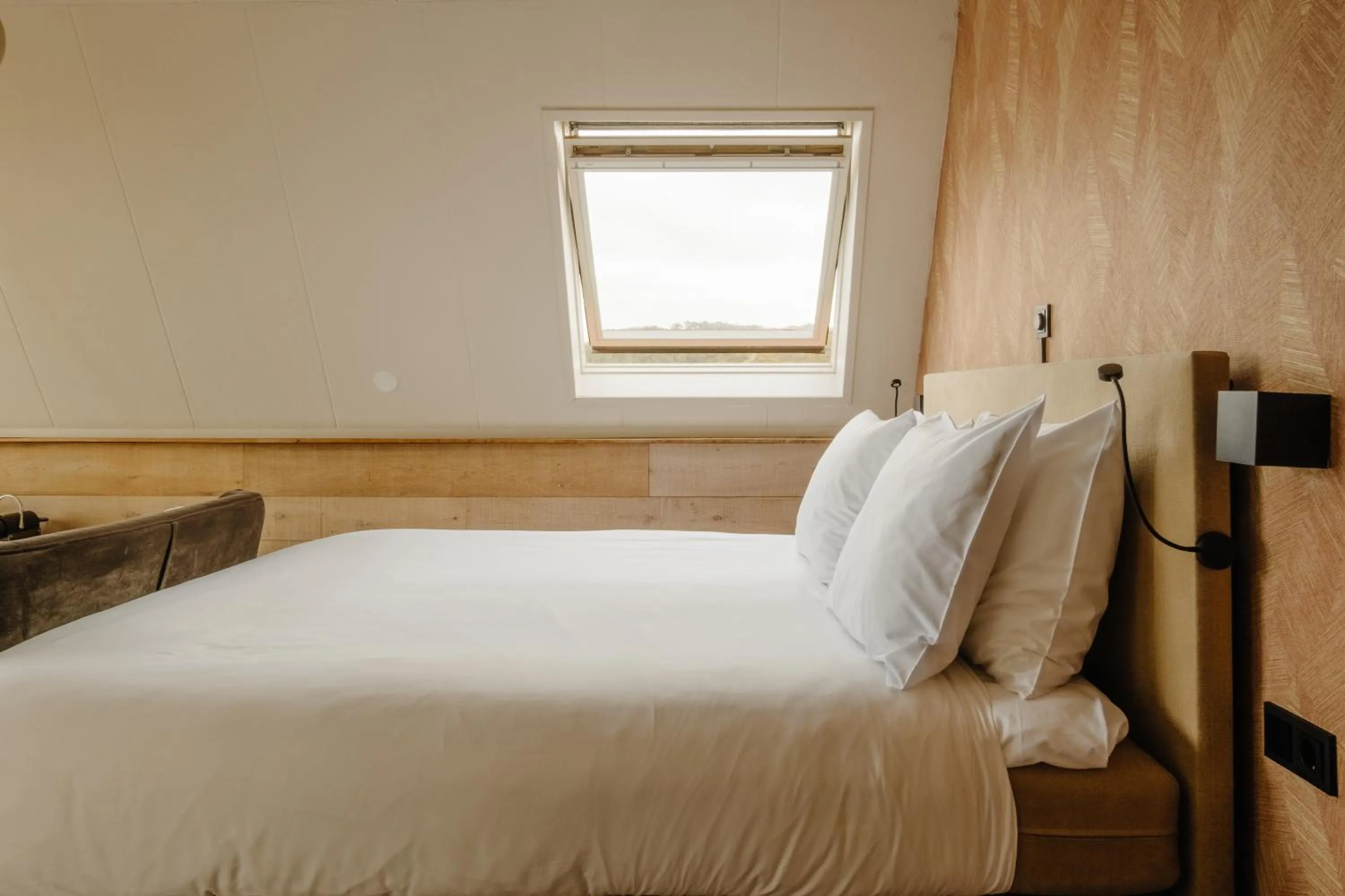 Bed in Strandhotel Camperduin