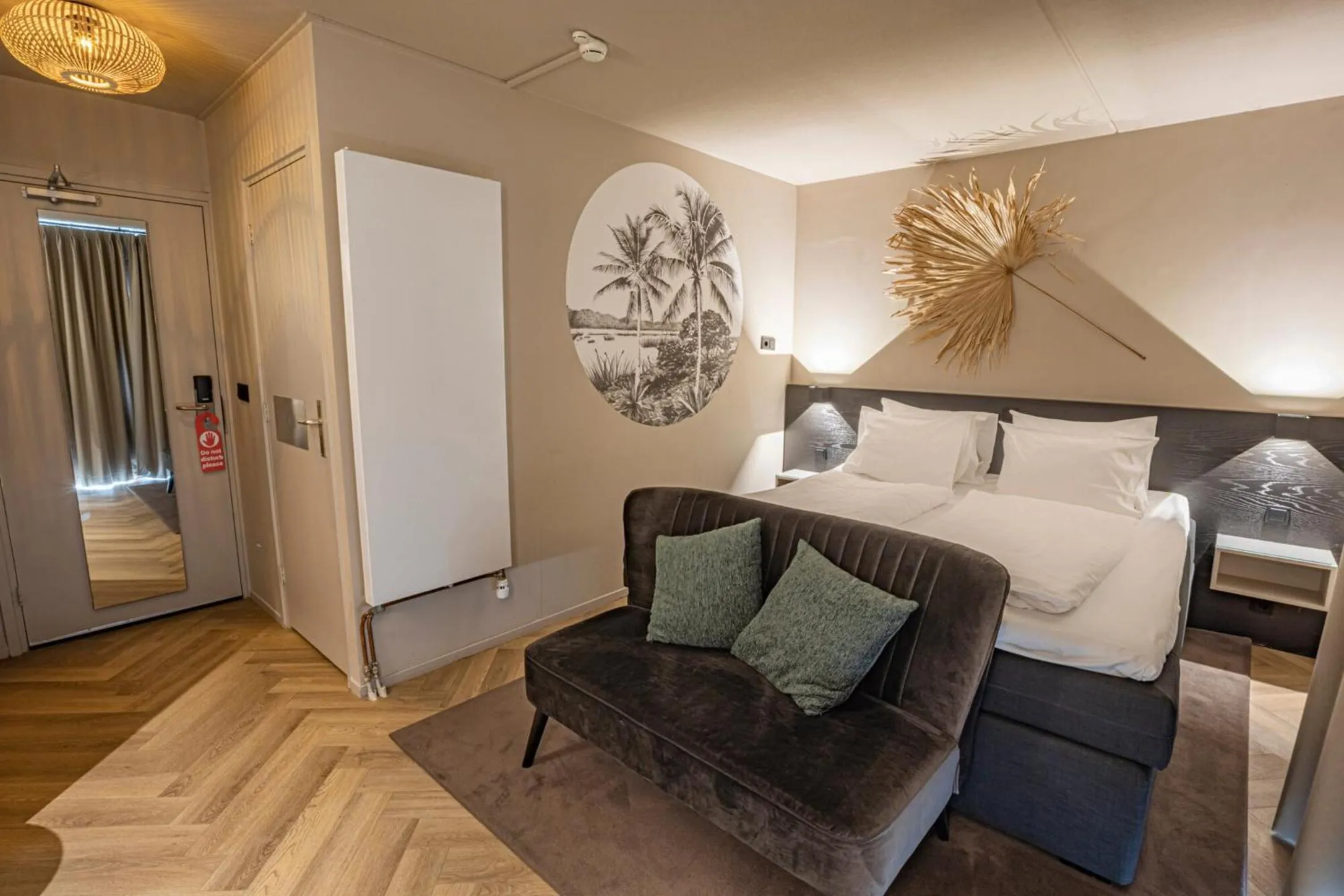 Photo of the whole room, Bed in Strandhotel Camperduin