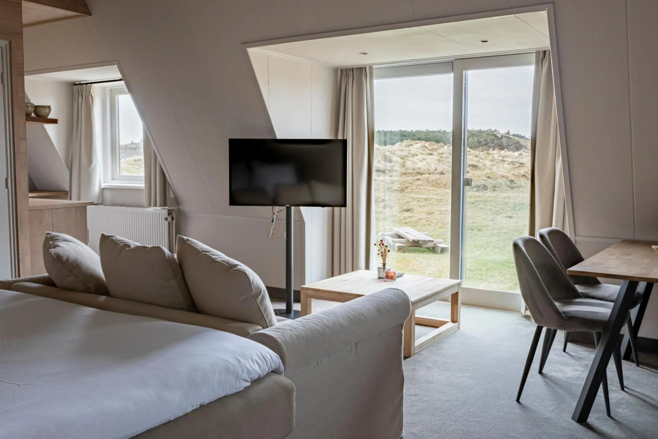 TV and multimedia, Bed in Strandhotel Camperduin