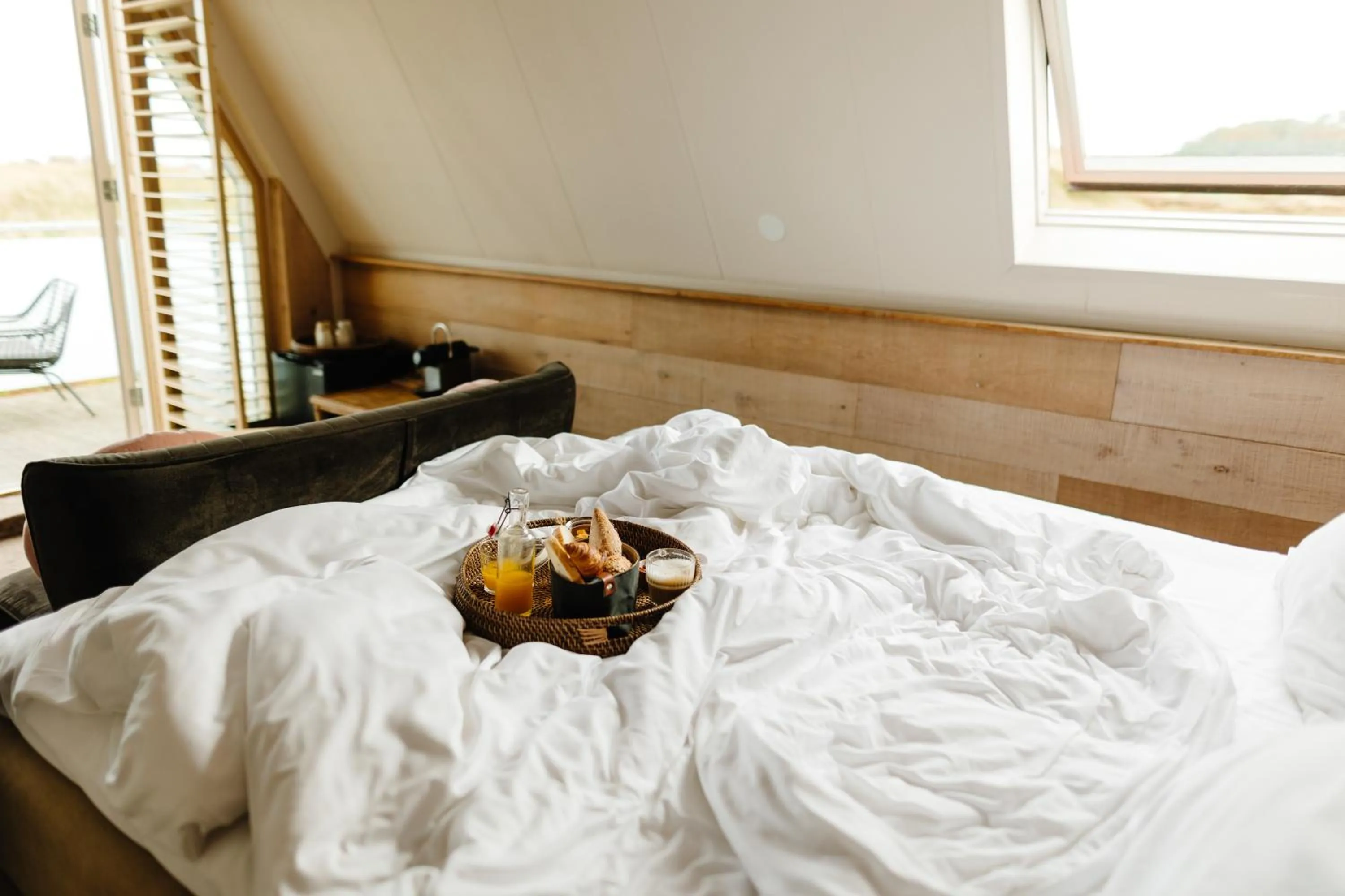 Bed in Strandhotel Camperduin