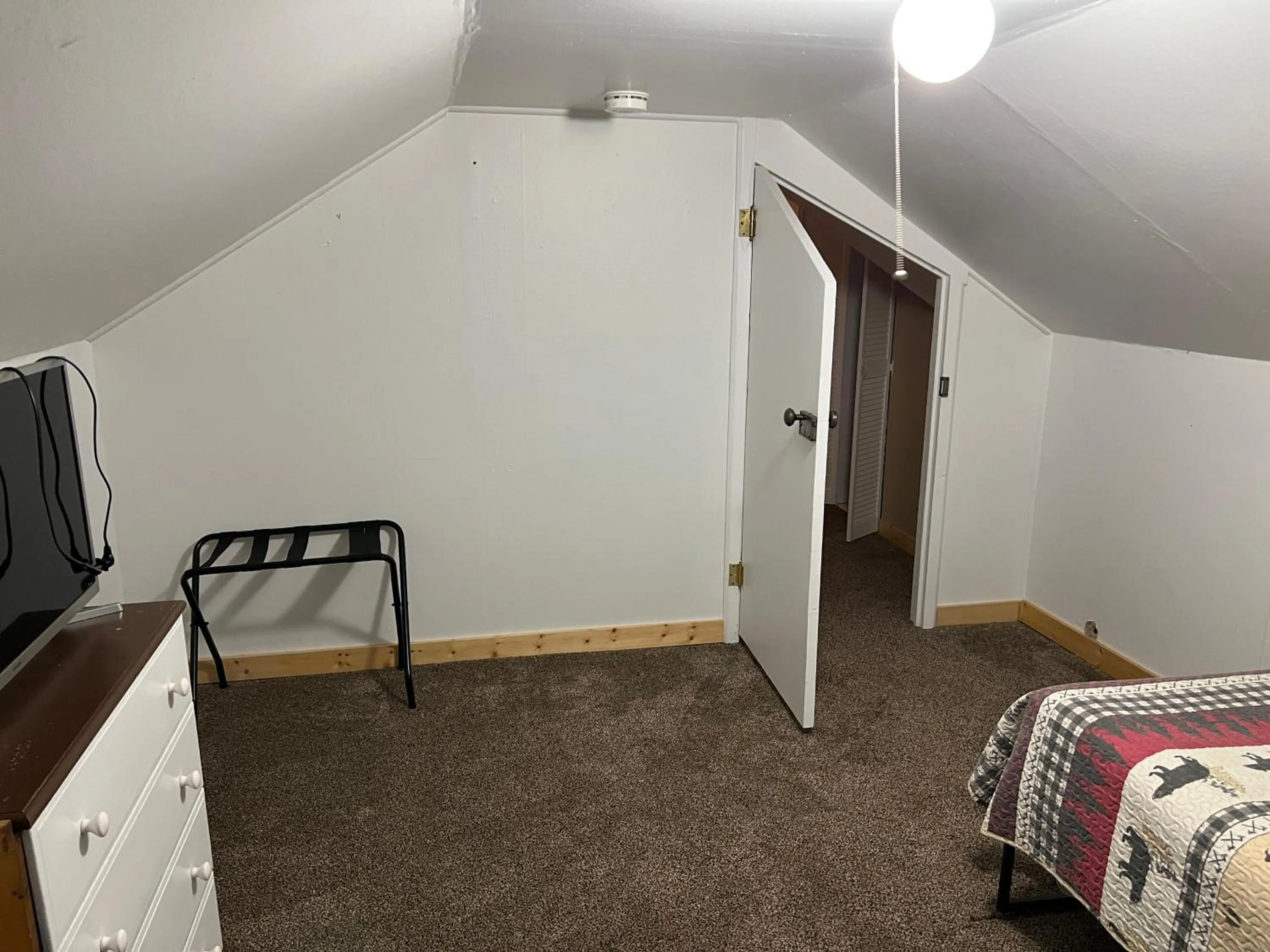 Bed in Chinook Winds Lodge