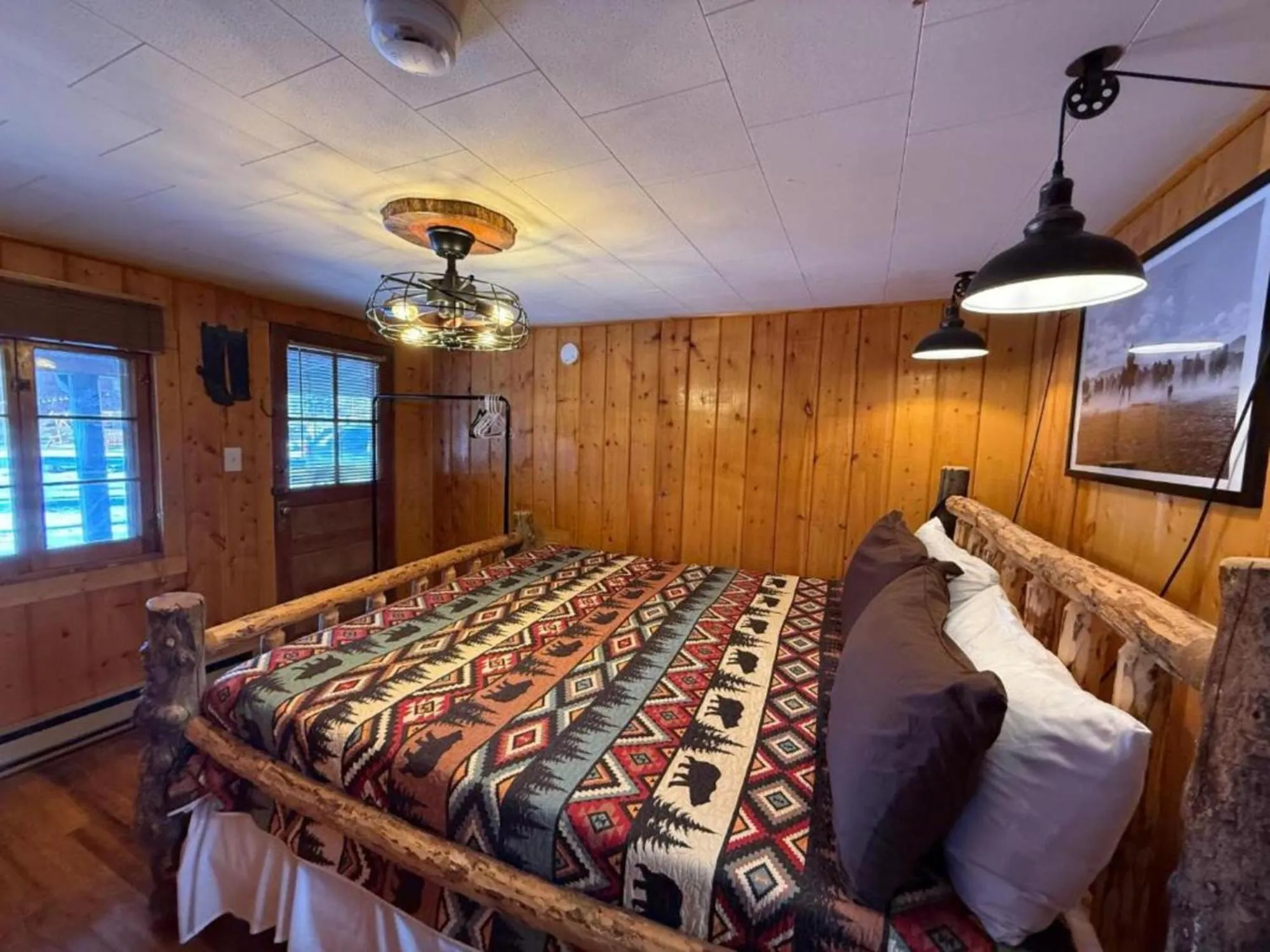Bed in Chinook Winds Lodge