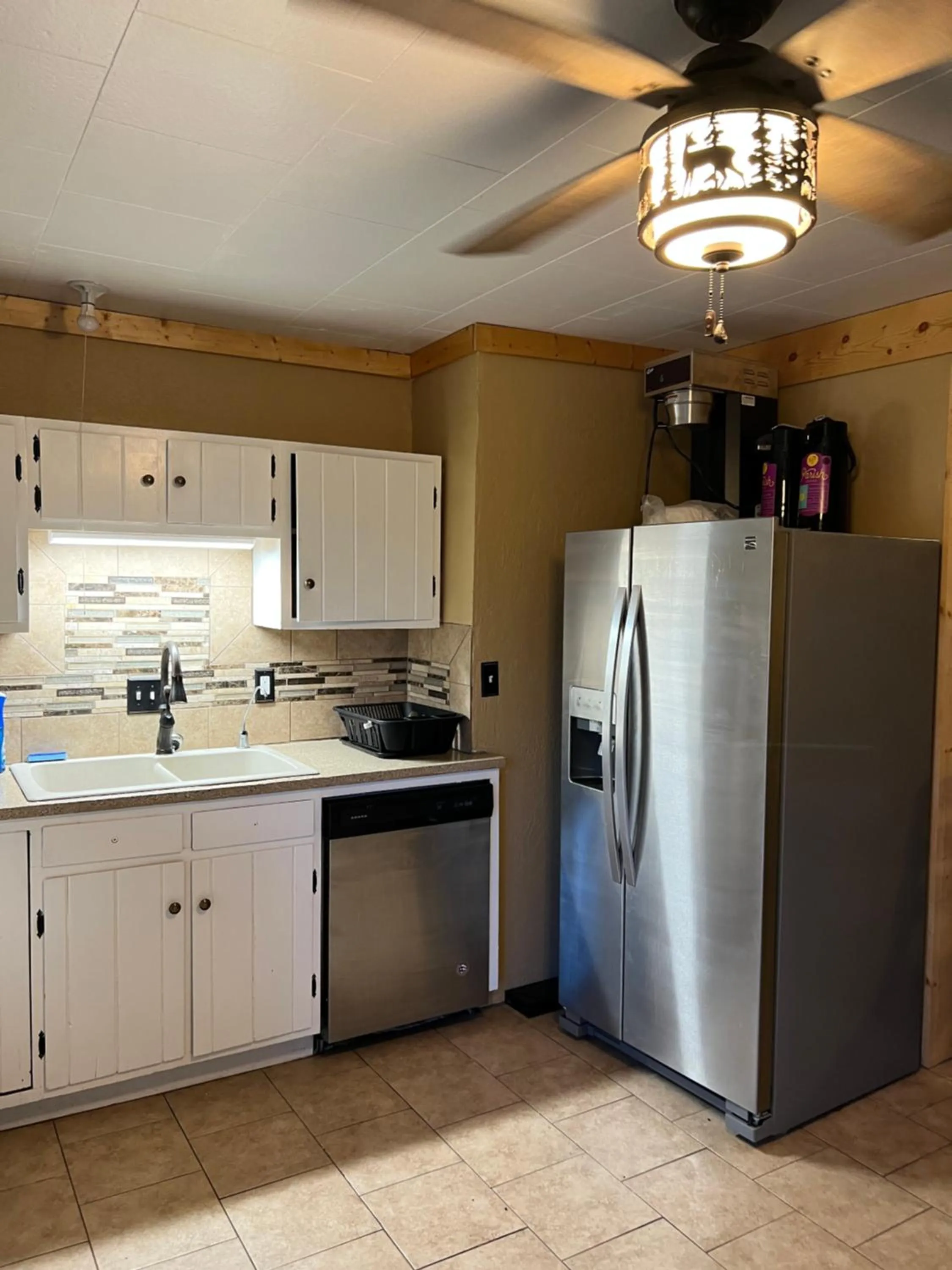 Kitchen or kitchenette in Chinook Winds Lodge