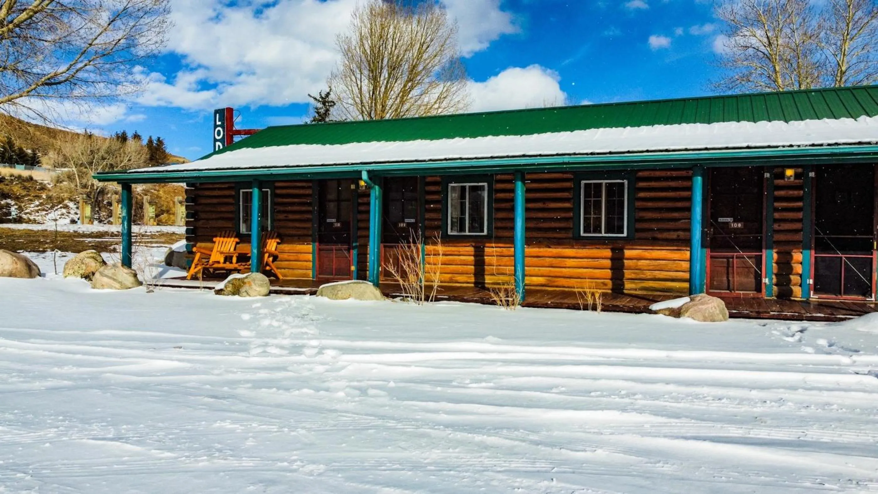 Property building in Chinook Winds Lodge