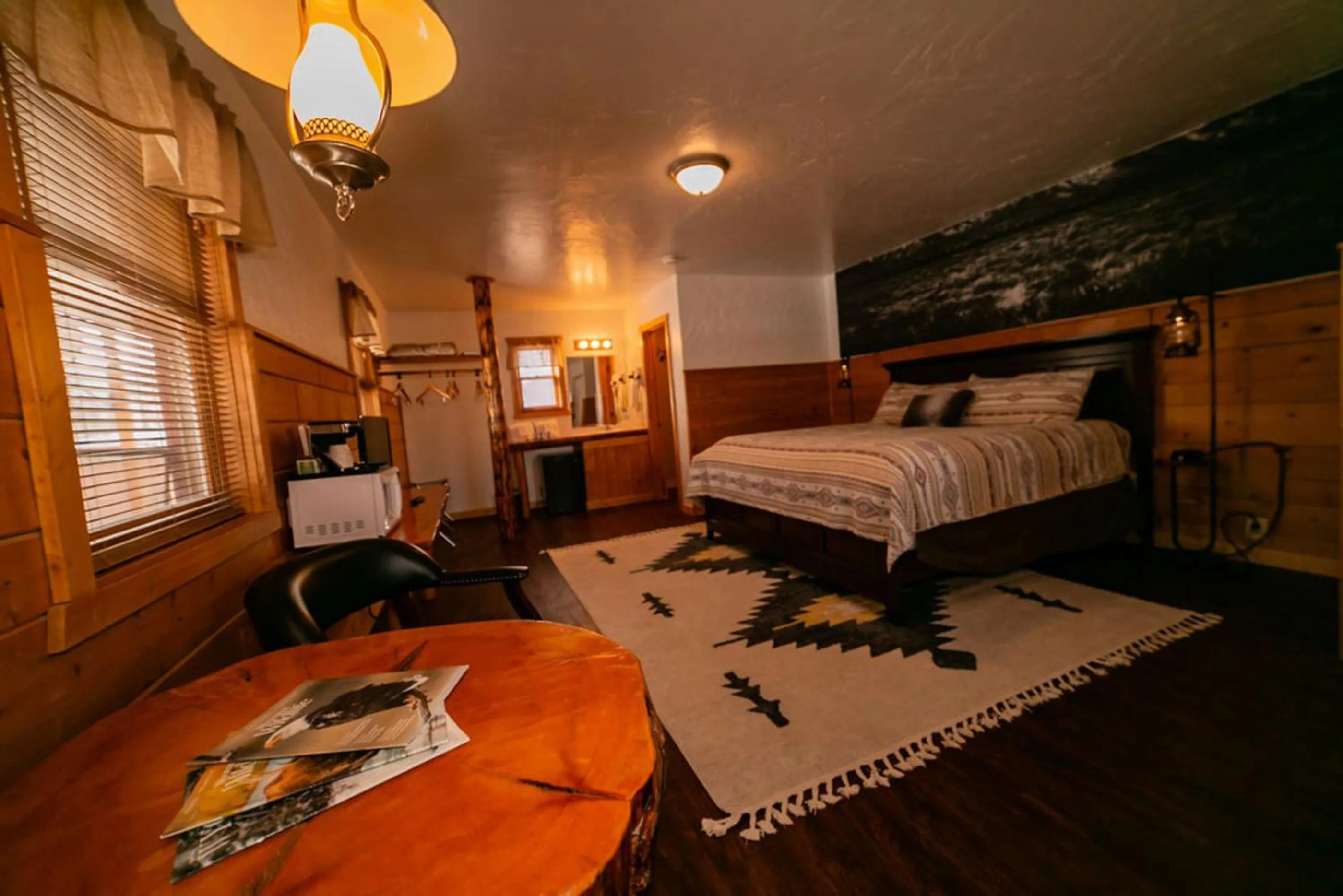 View (from property/room), Bed in Chinook Winds Lodge