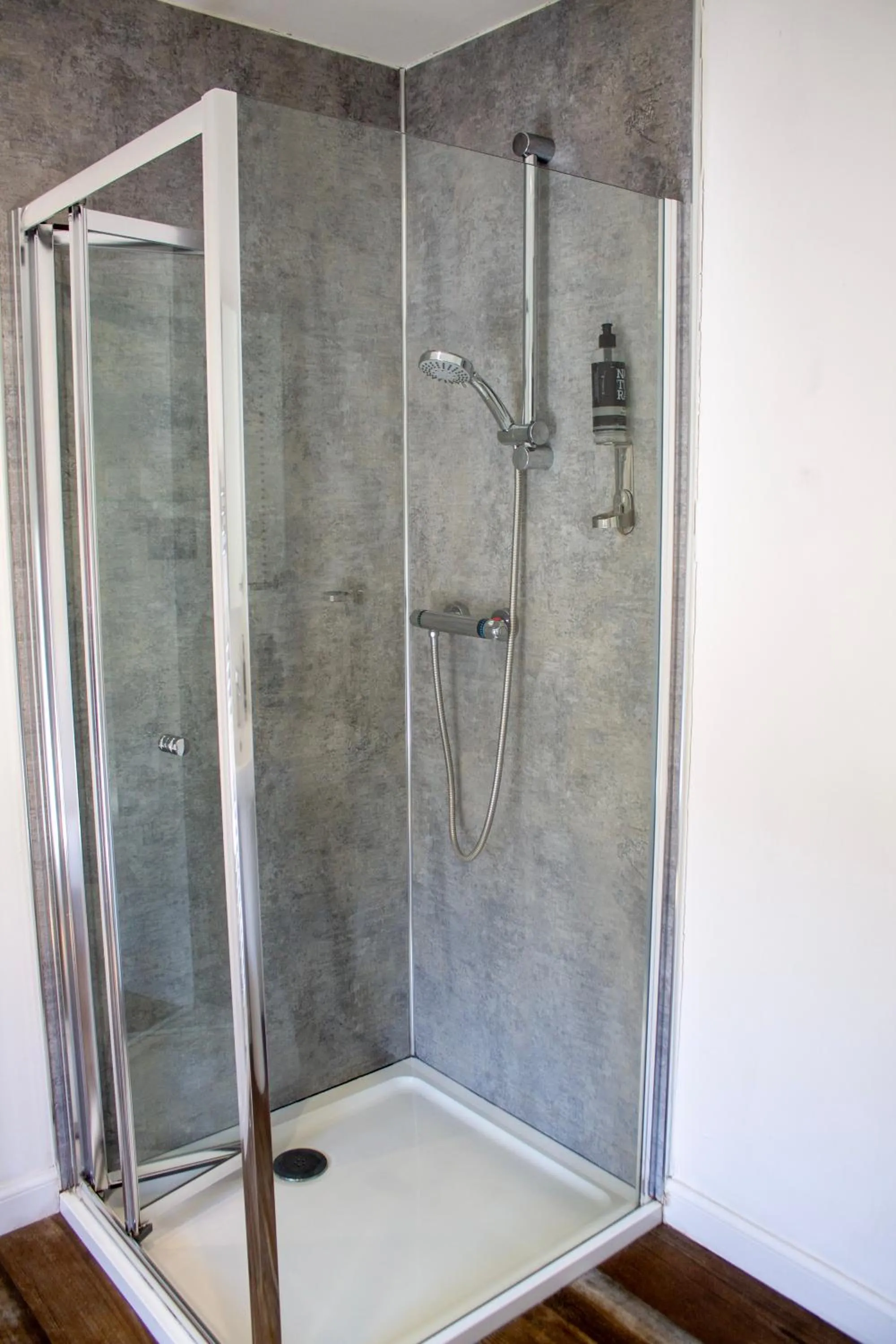 Shower in Poseidon Inn