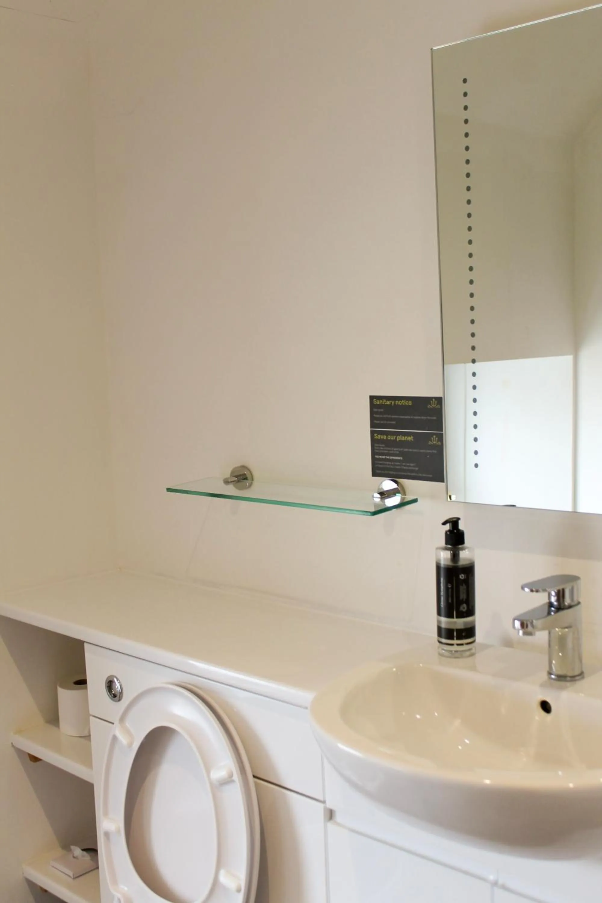 Bathroom in Poseidon Inn