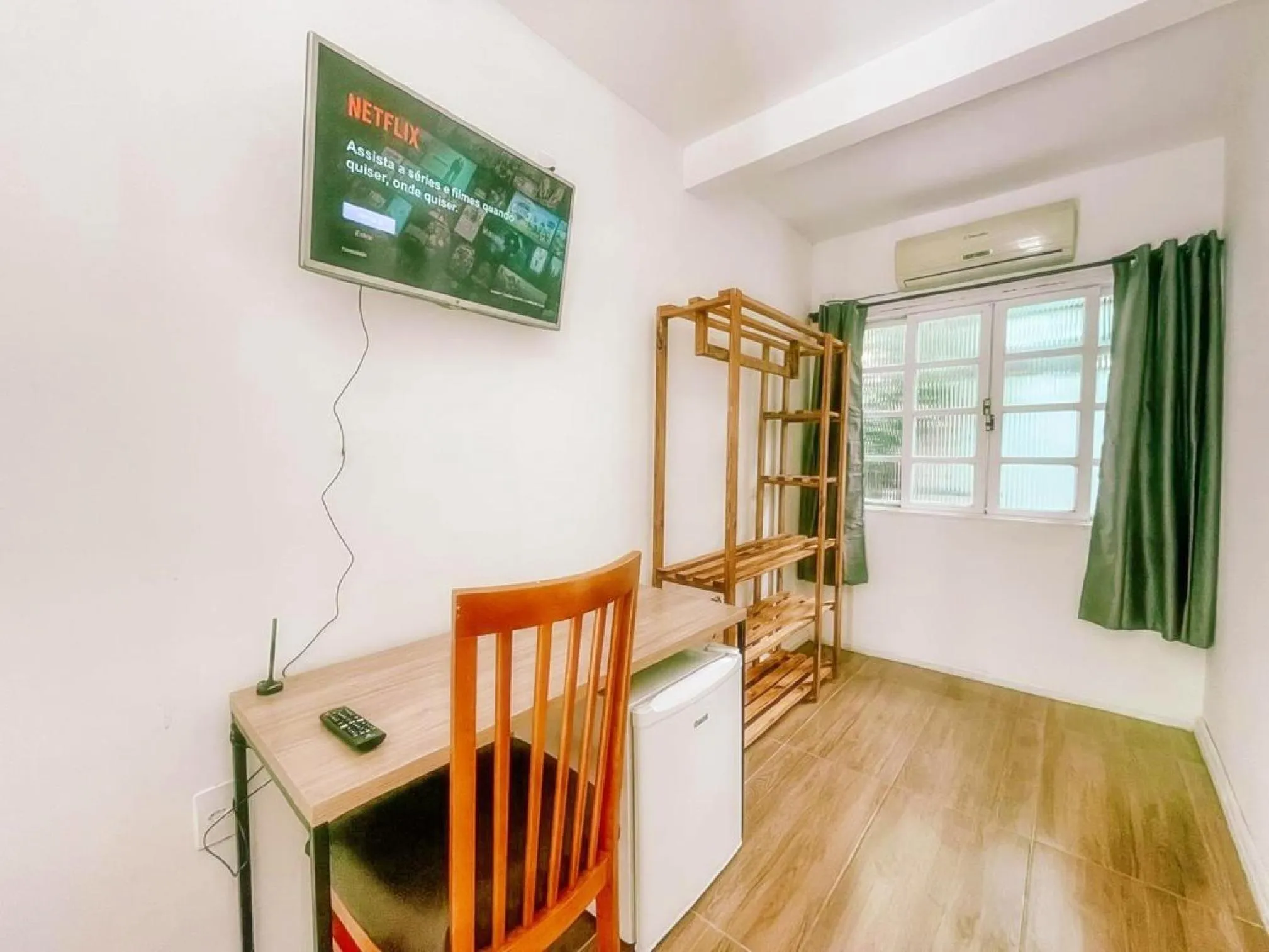 TV and multimedia in Garden 437 Suítes