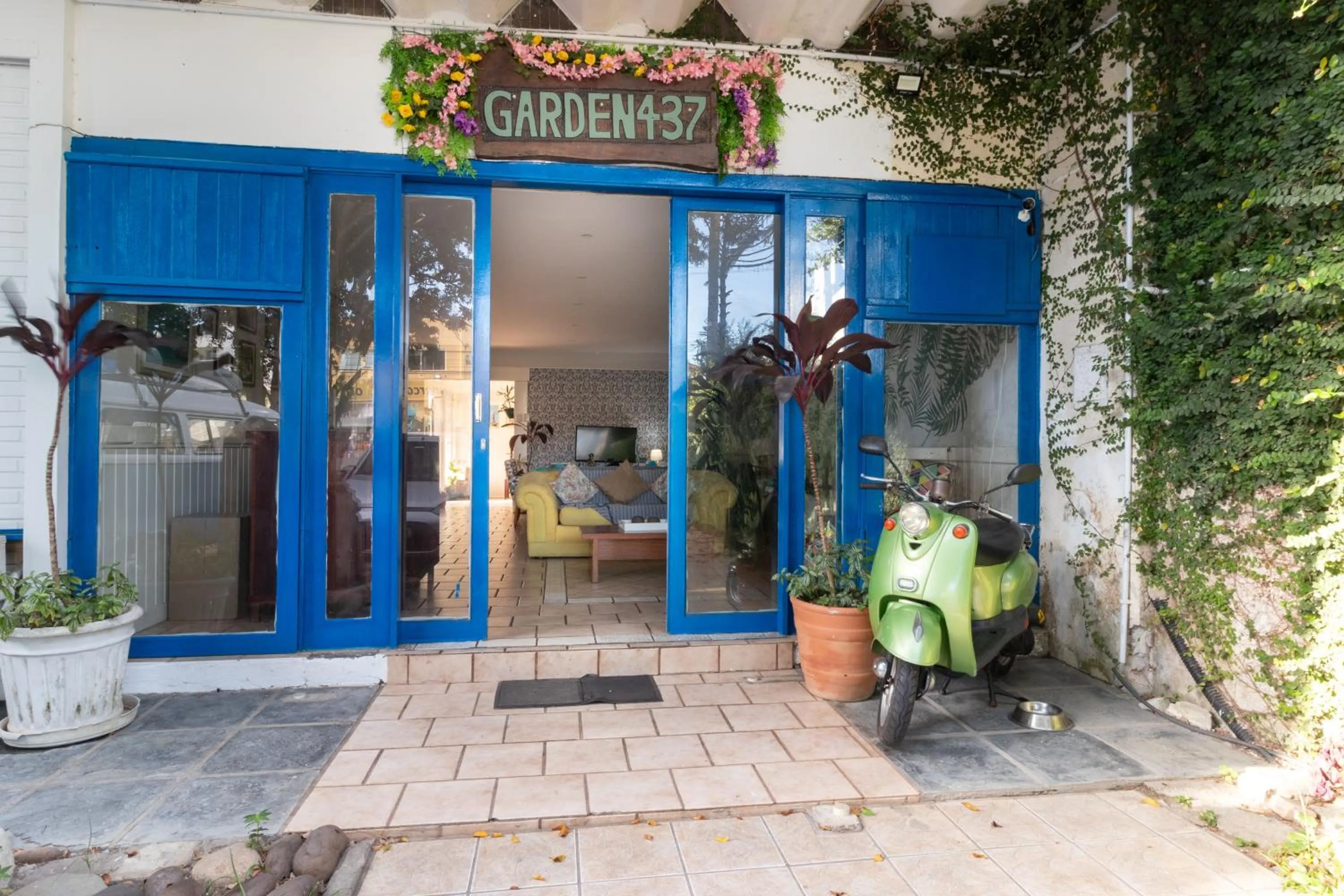 Facade/entrance in Garden 437 Suítes