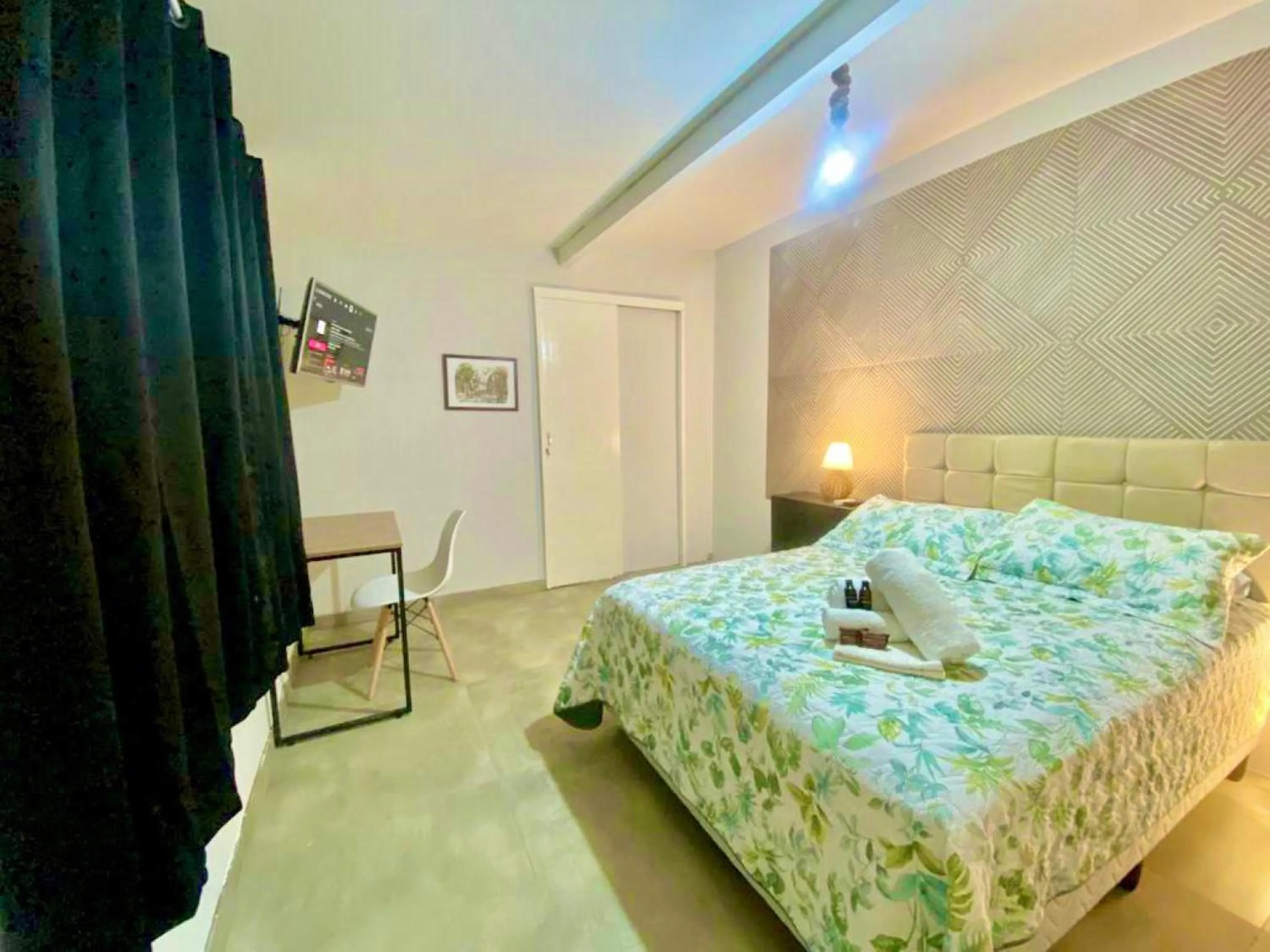 Photo of the whole room, Bed in Garden 437 Suítes