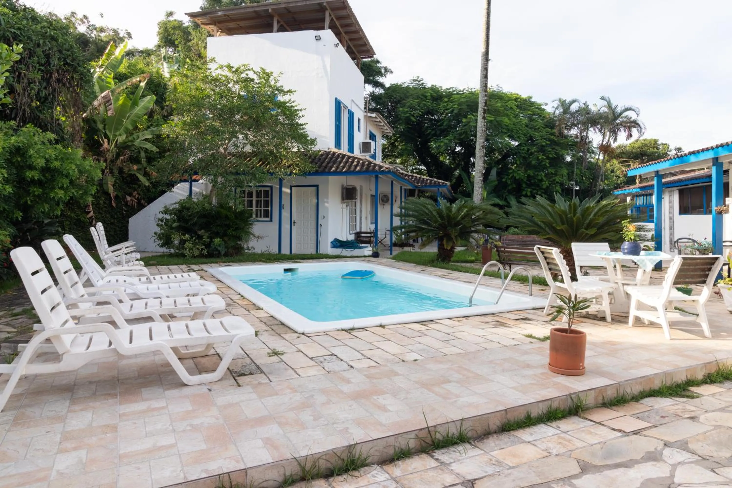 Swimming pool in Garden 437 Suítes