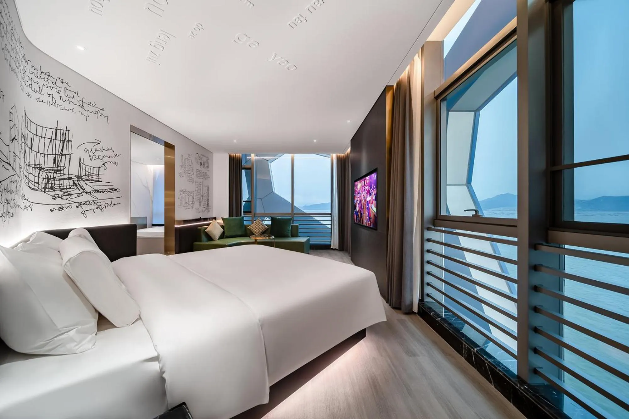 Photo of the whole room, Bed in CitiGO Hotel Shenzhen Shekou Cruise Center Seaview Near Taizi Bay K11