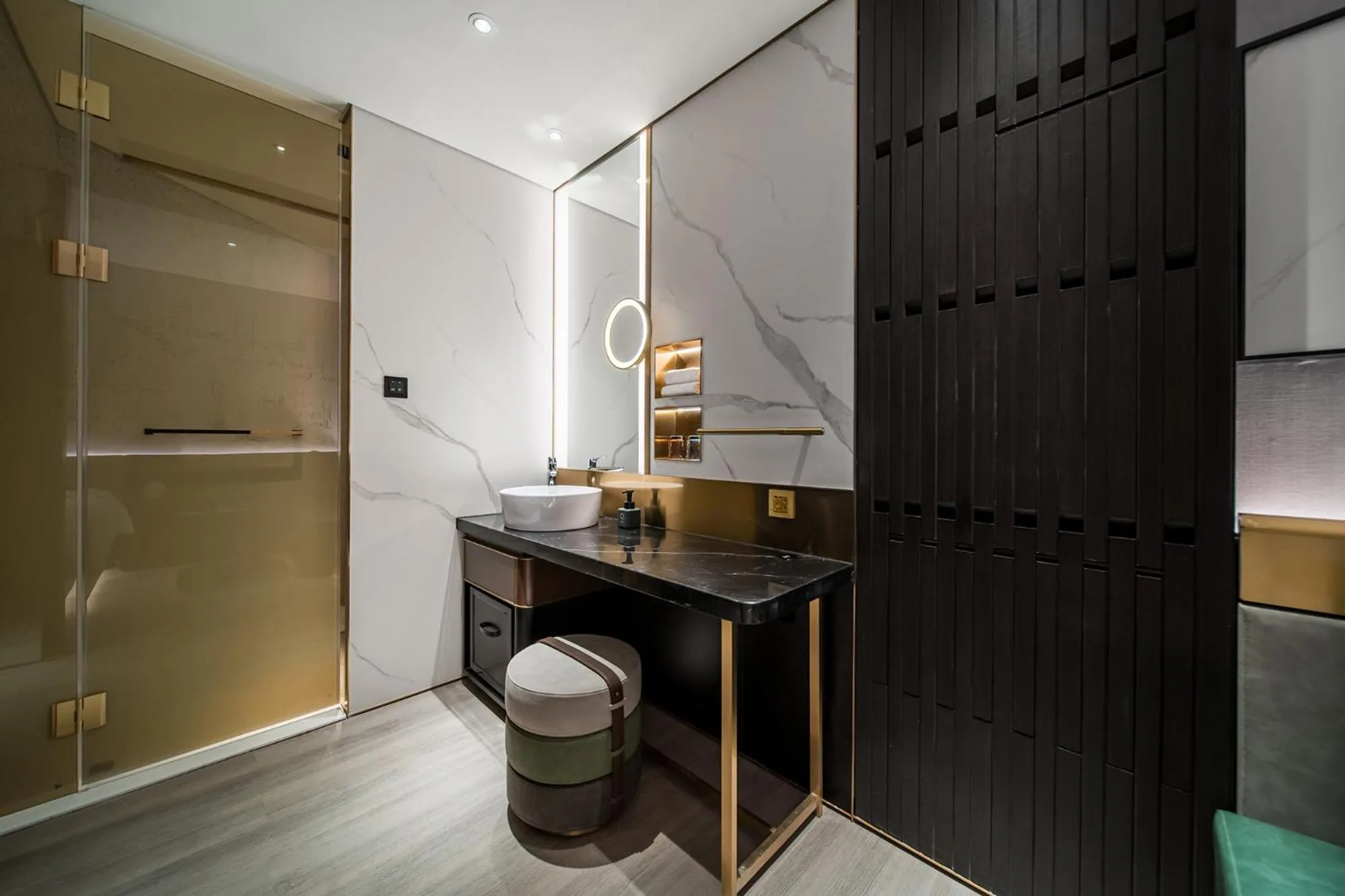 wardrobe in CitiGO Hotel Shenzhen Shekou Cruise Center Seaview Near Taizi Bay K11