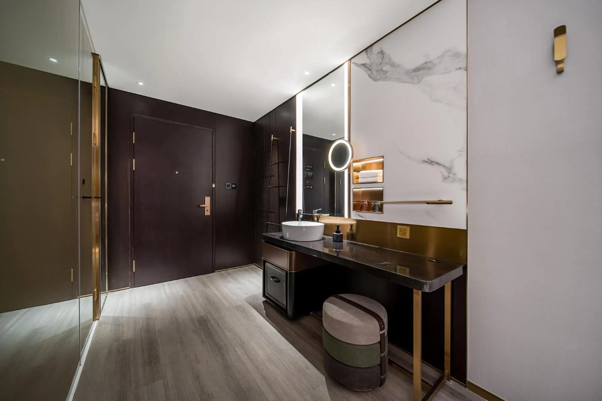 hair dresser in CitiGO Hotel Shenzhen Shekou Cruise Center Seaview Near Taizi Bay K11