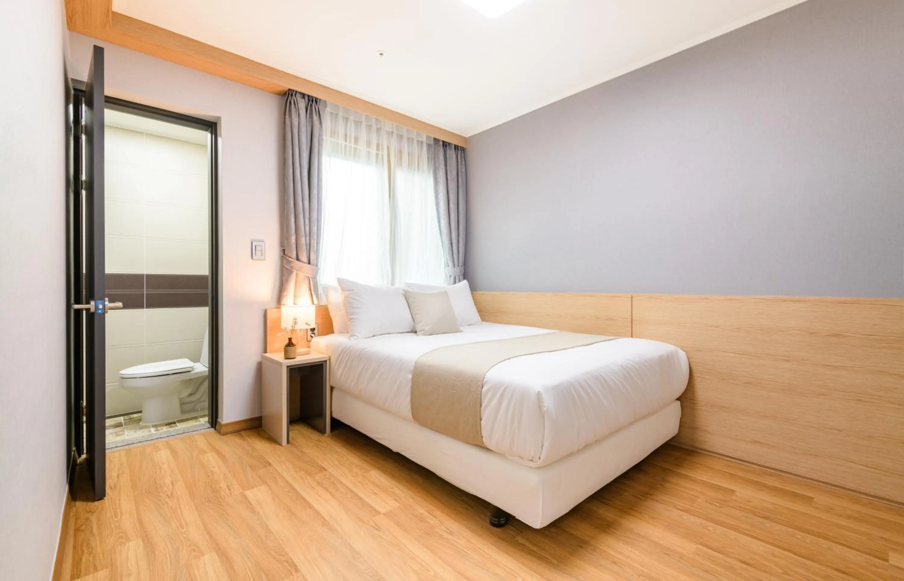 Photo of the whole room, Bed in Seogwipo Worldcup Resort