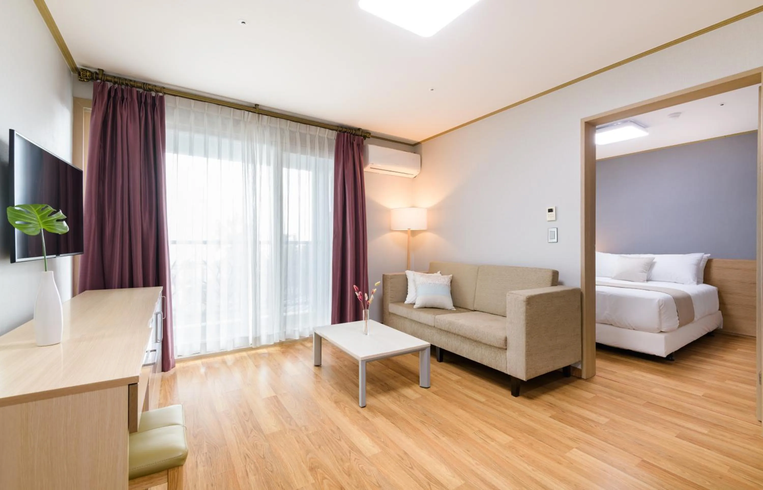 Photo of the whole room, Bed in Seogwipo Worldcup Resort