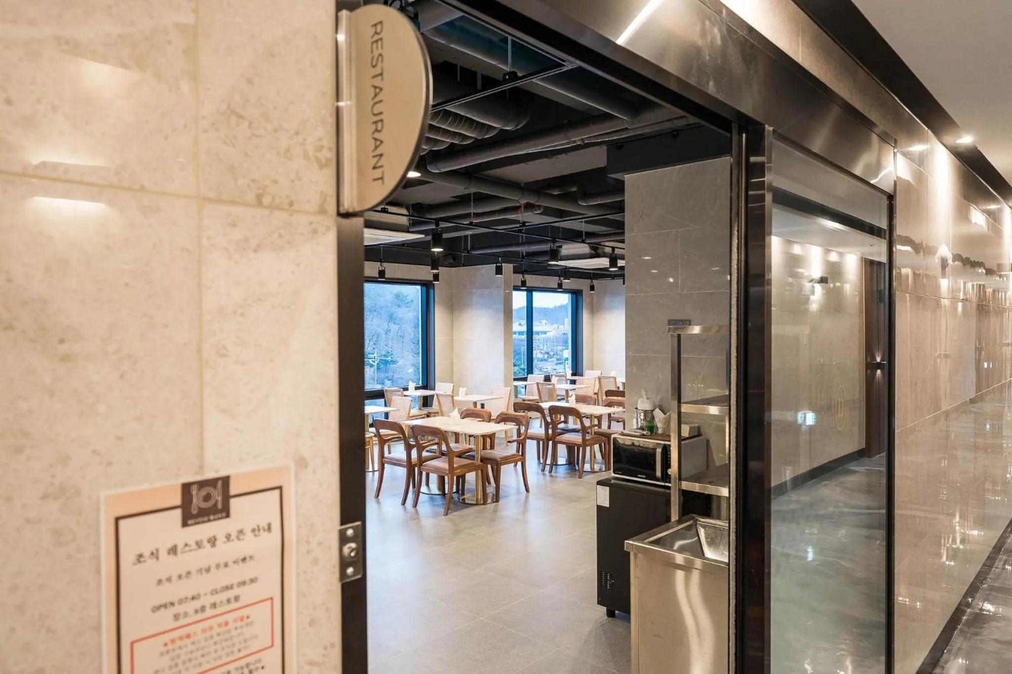Restaurant/places to eat in Hotel Demer Mokpo
