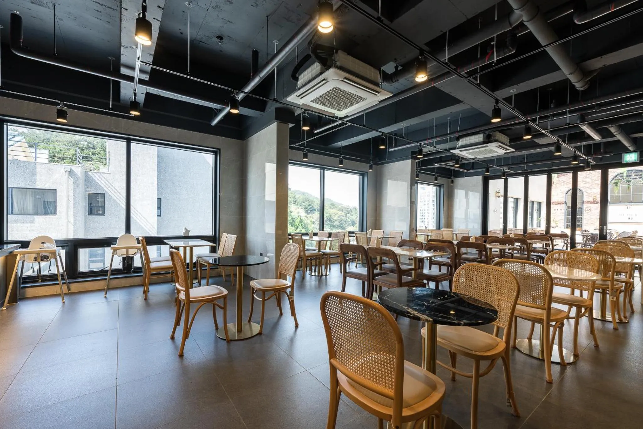 Restaurant/places to eat in Hotel Demer Mokpo