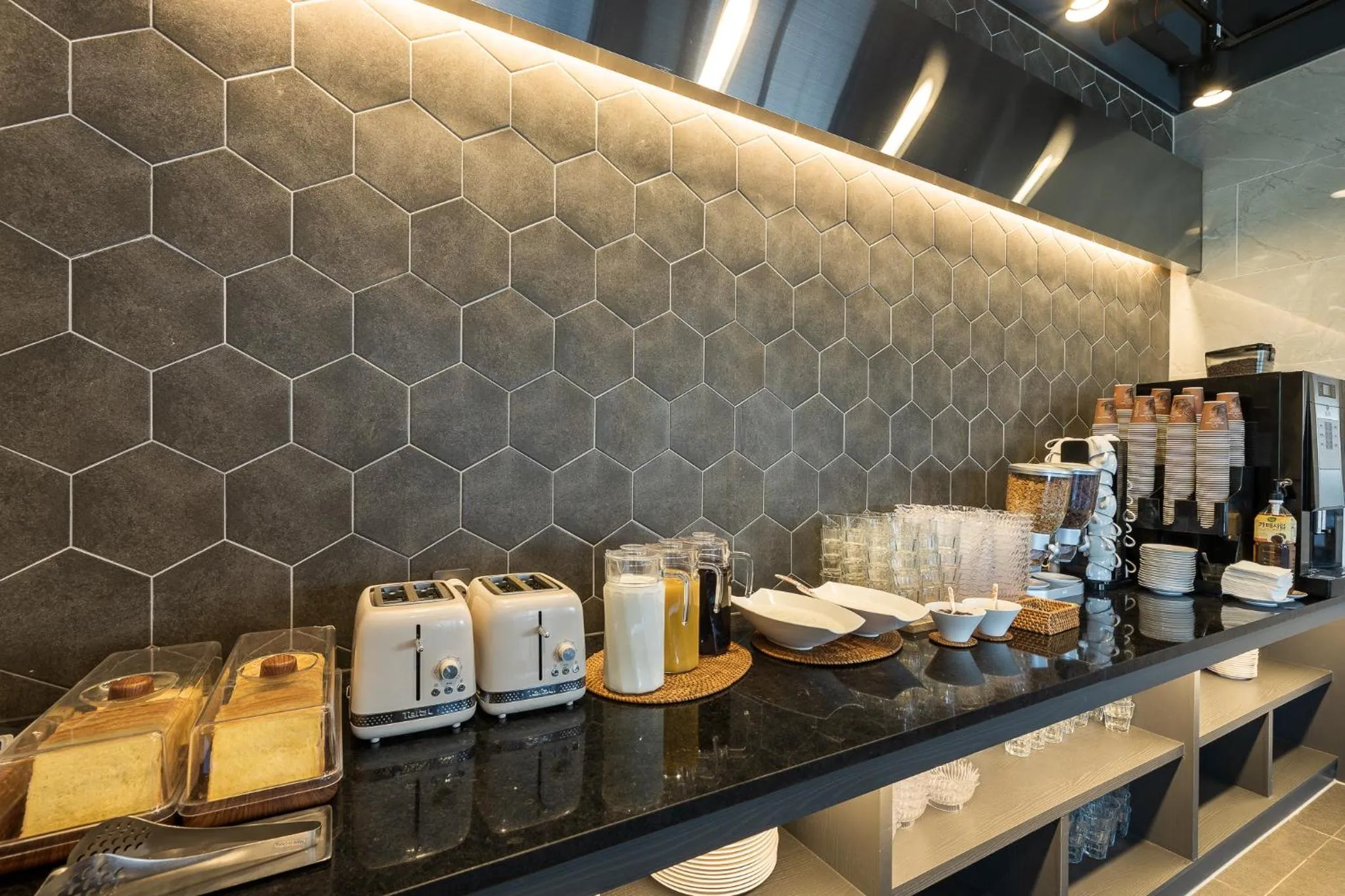 Restaurant/places to eat in Hotel Demer Mokpo