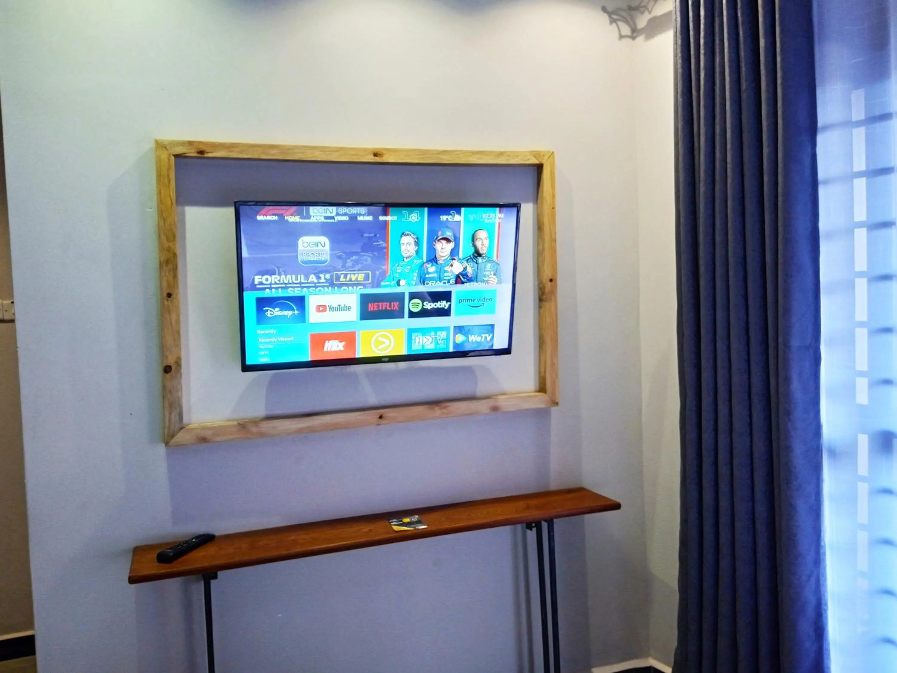 TV and multimedia in Ashleys Hotel