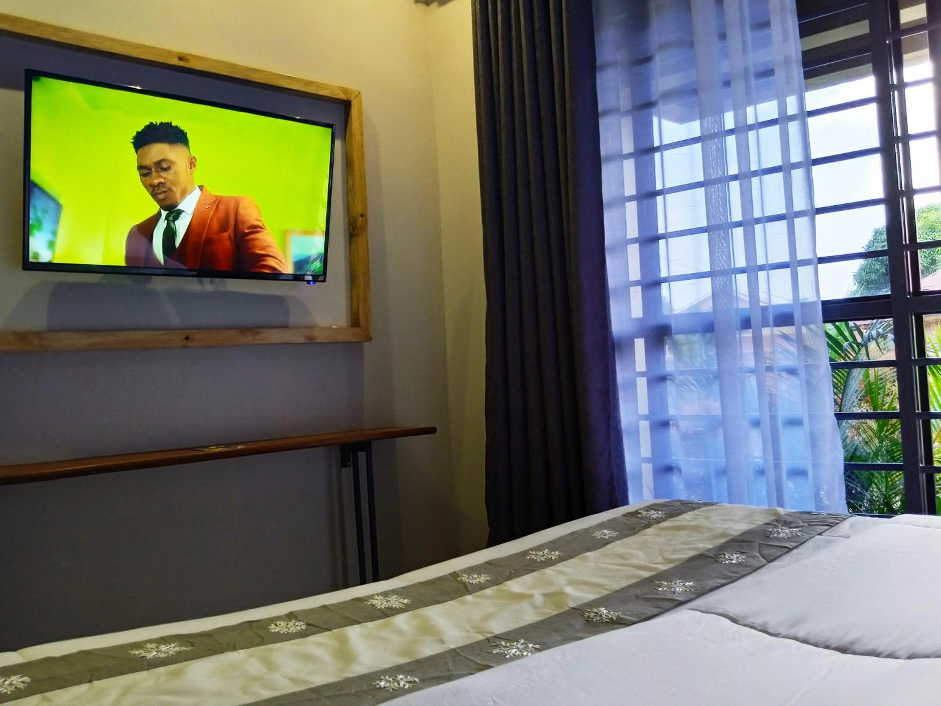 Patio, Bed in Ashleys Hotel