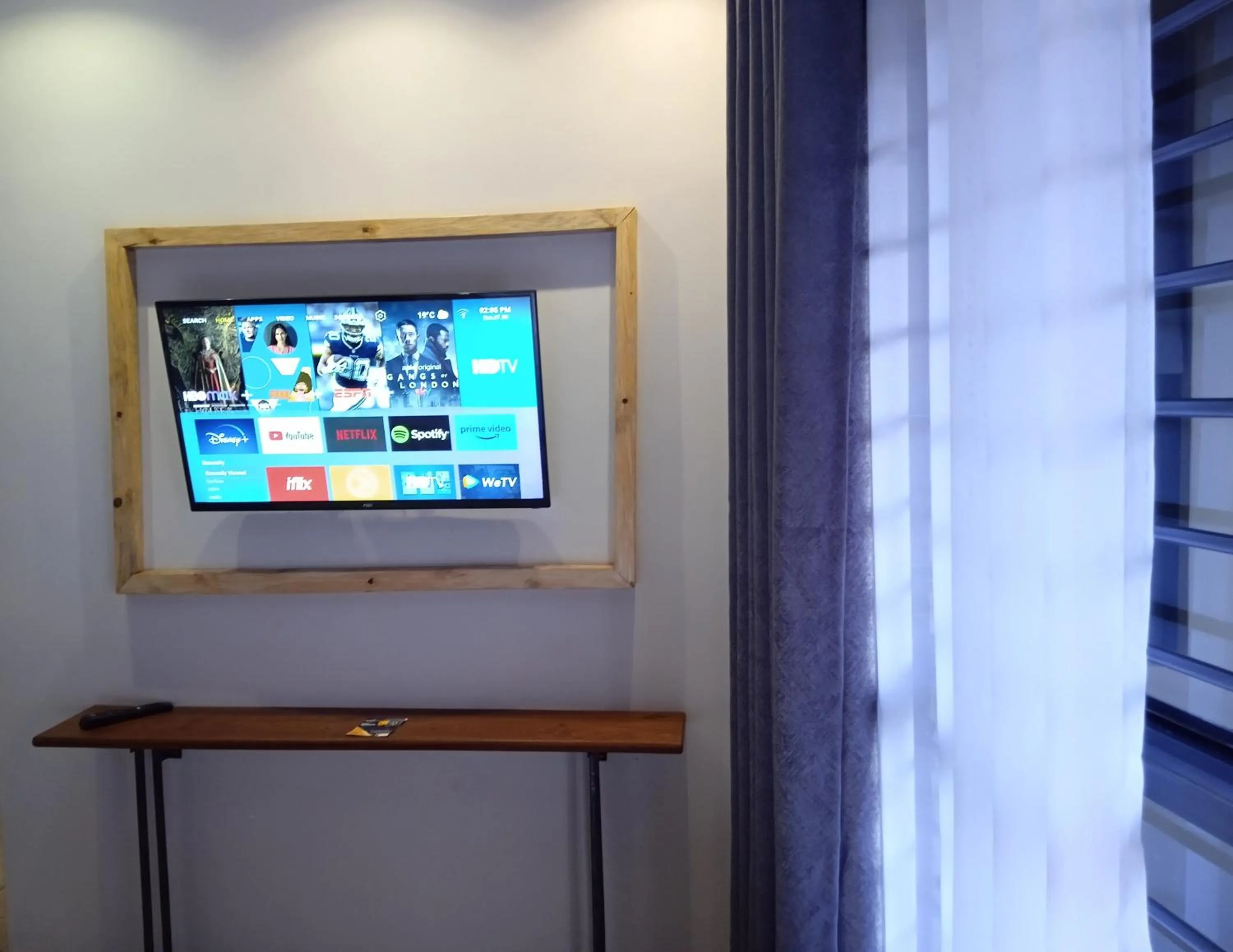 TV and multimedia in Ashleys Hotel