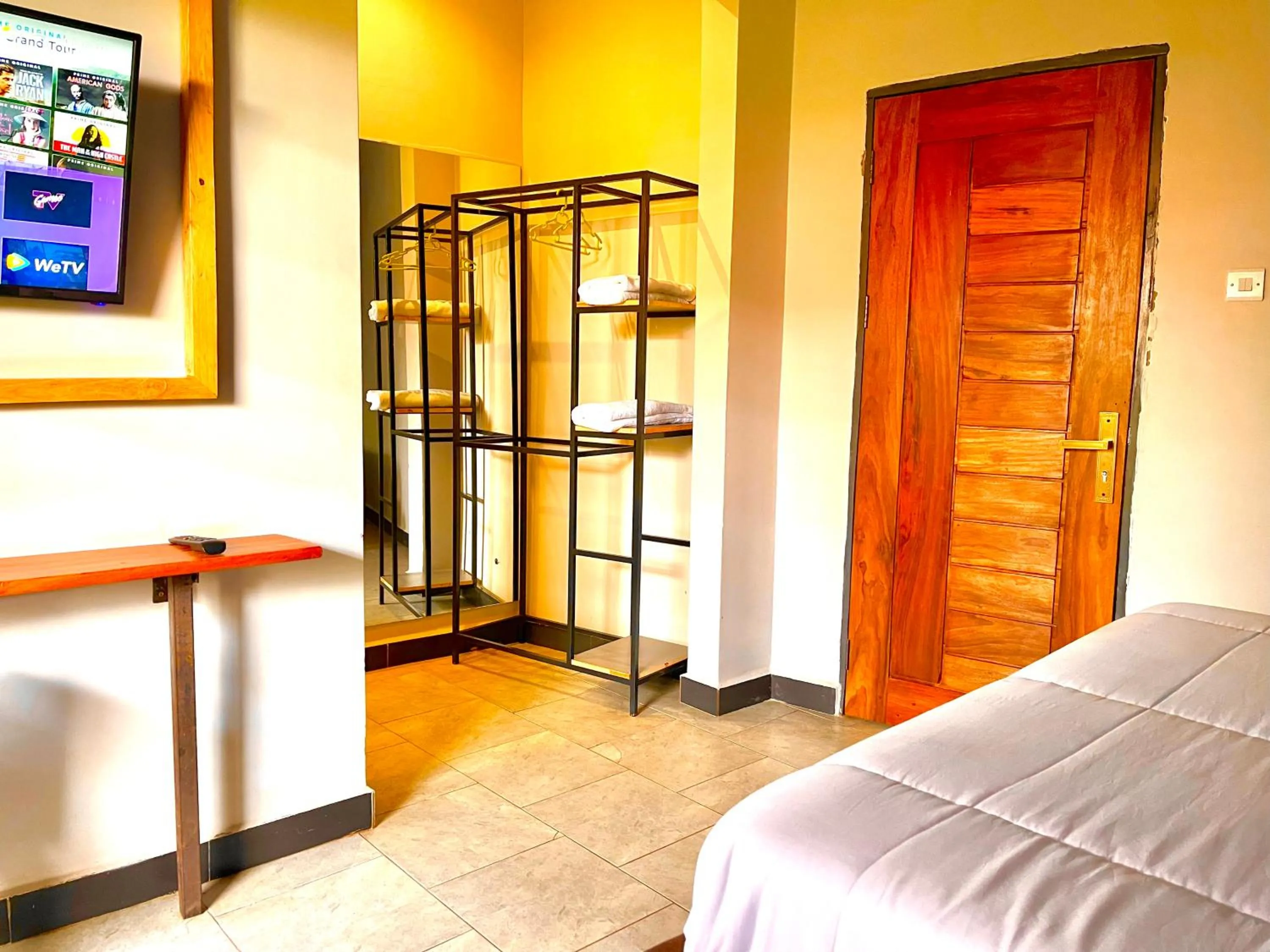 Photo of the whole room, Bed in Ashleys Hotel