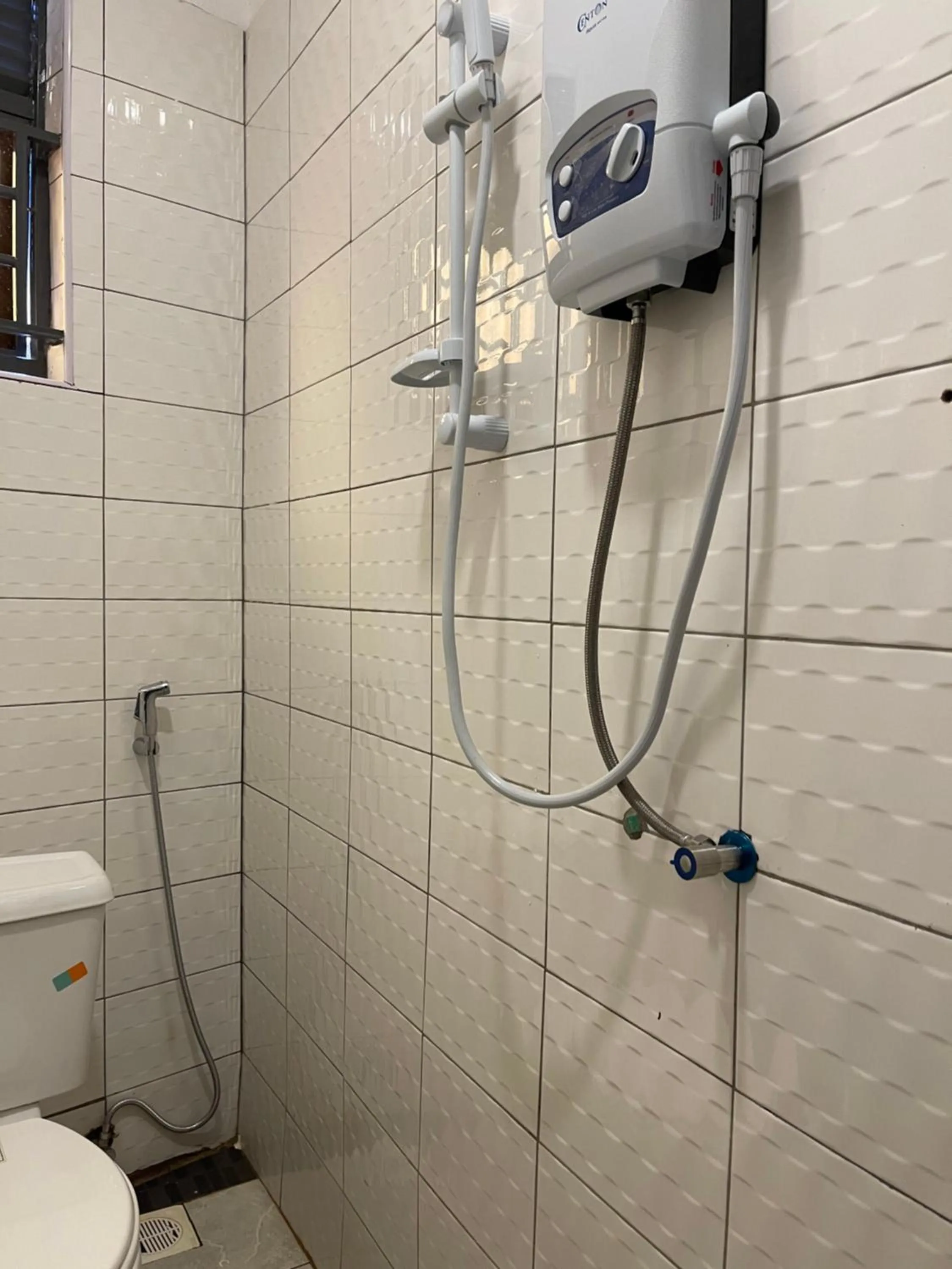 Shower in Ashleys Hotel