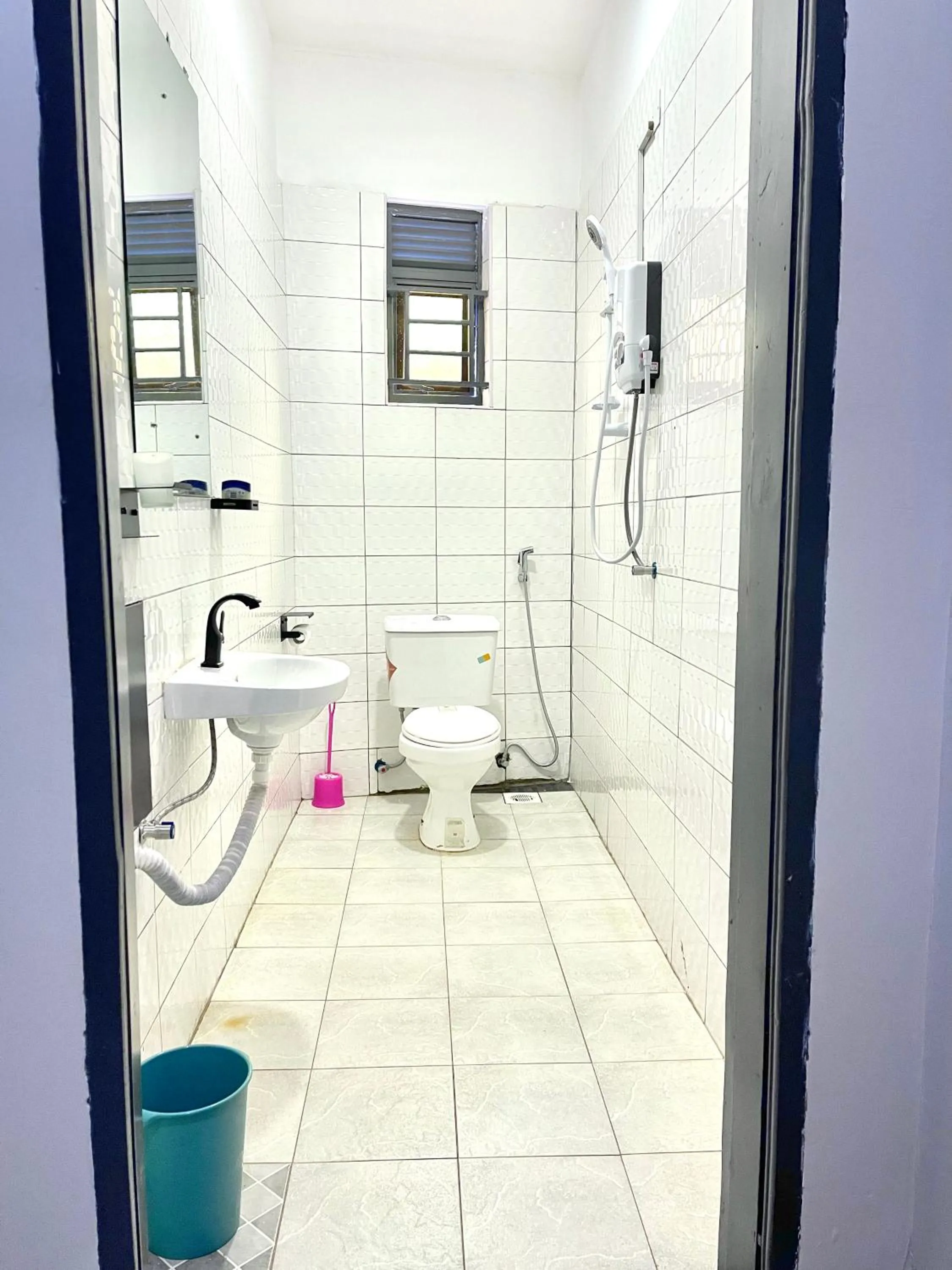 Shower in Ashleys Hotel