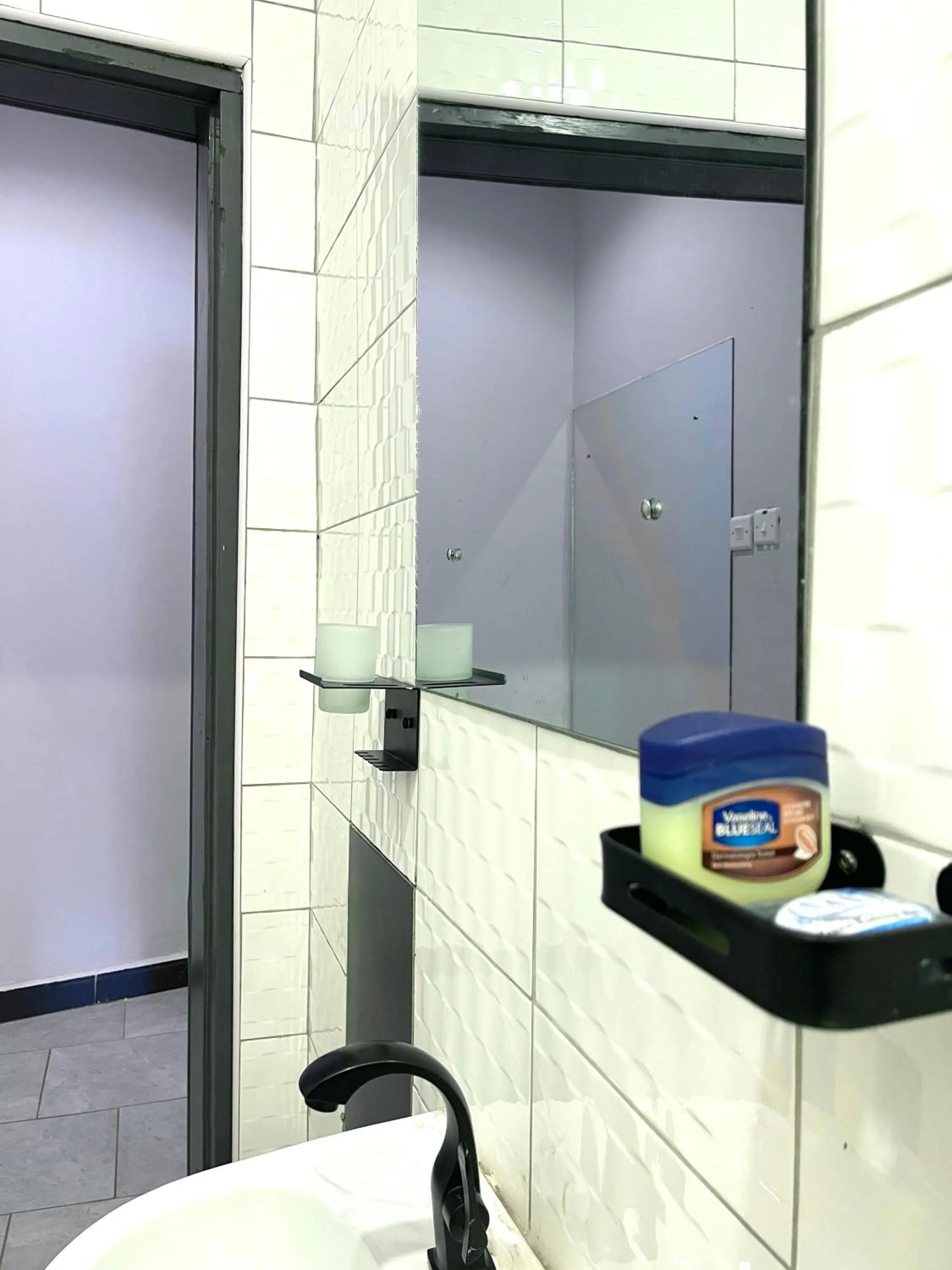 Bathroom in Ashleys Hotel