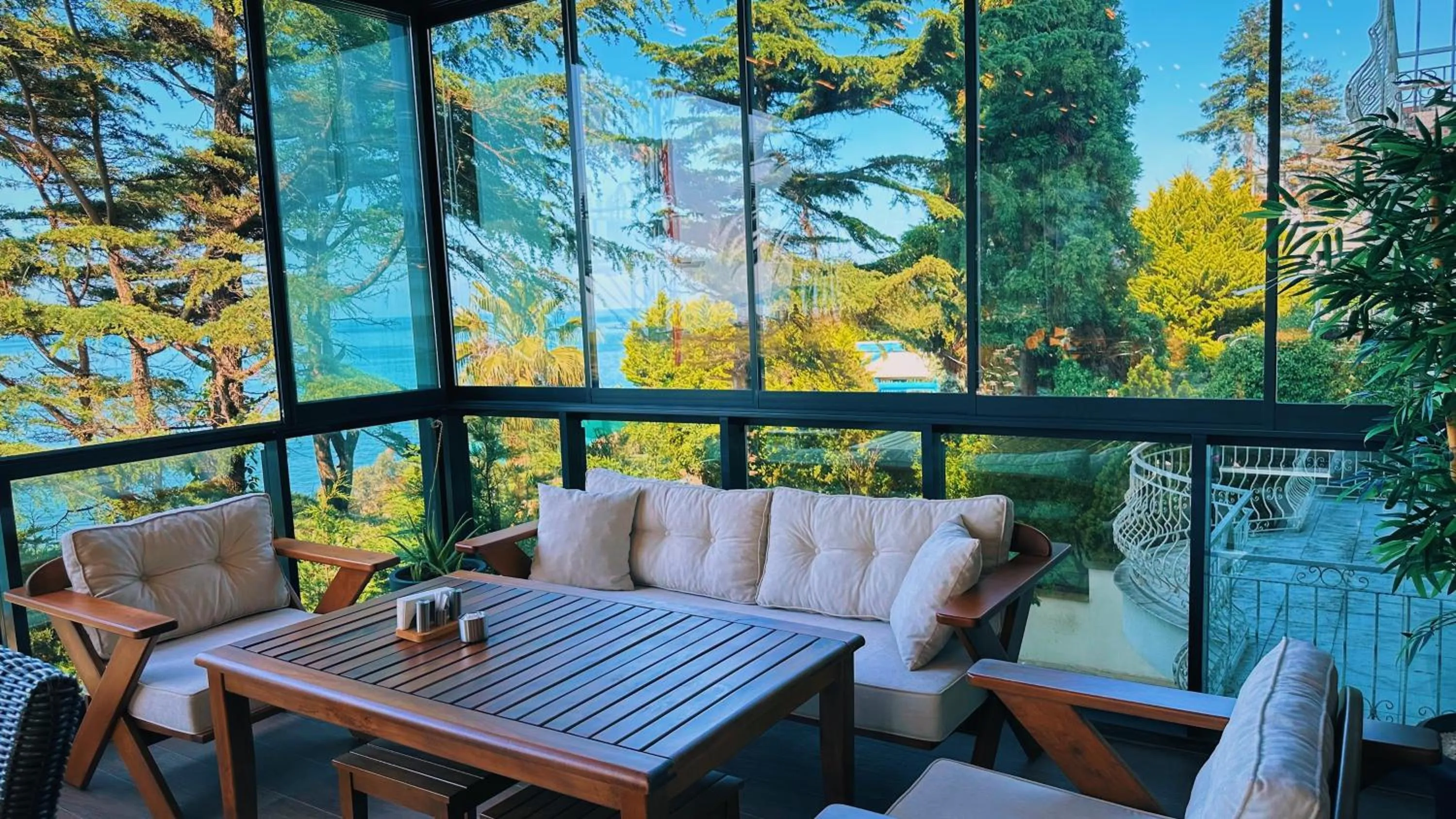 Restaurant/places to eat in BİLİRİS HOTEL