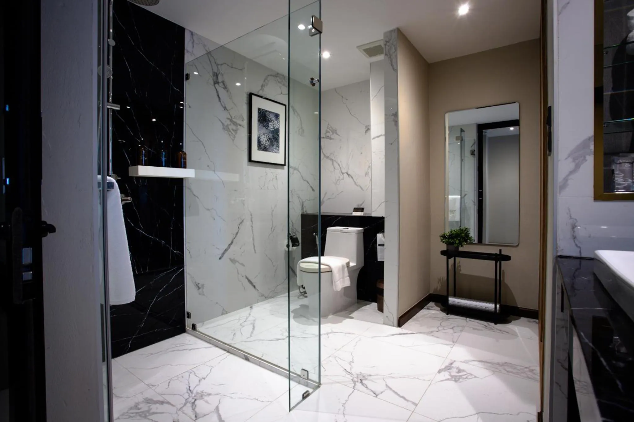 Shower in SAM E Hotel Bangkok Sathorn